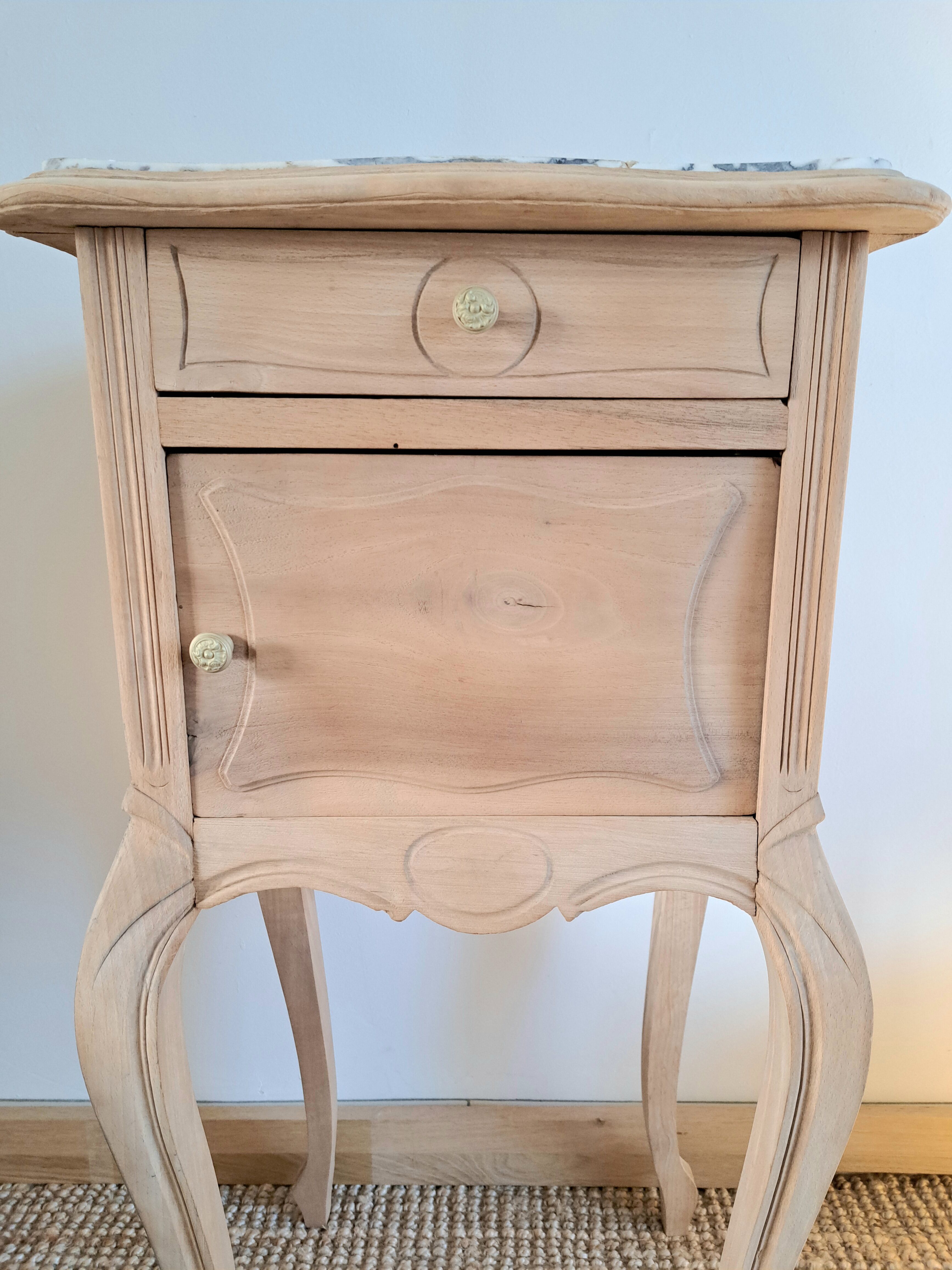 Table d'appoint chevet de style louis XV bois clair