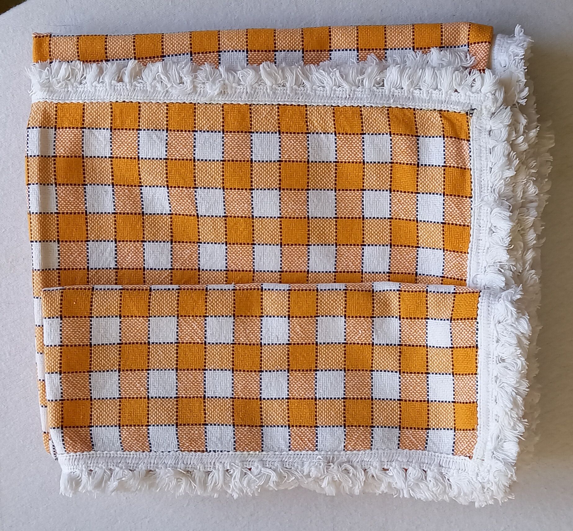 New vintage tablecloth and six napkins