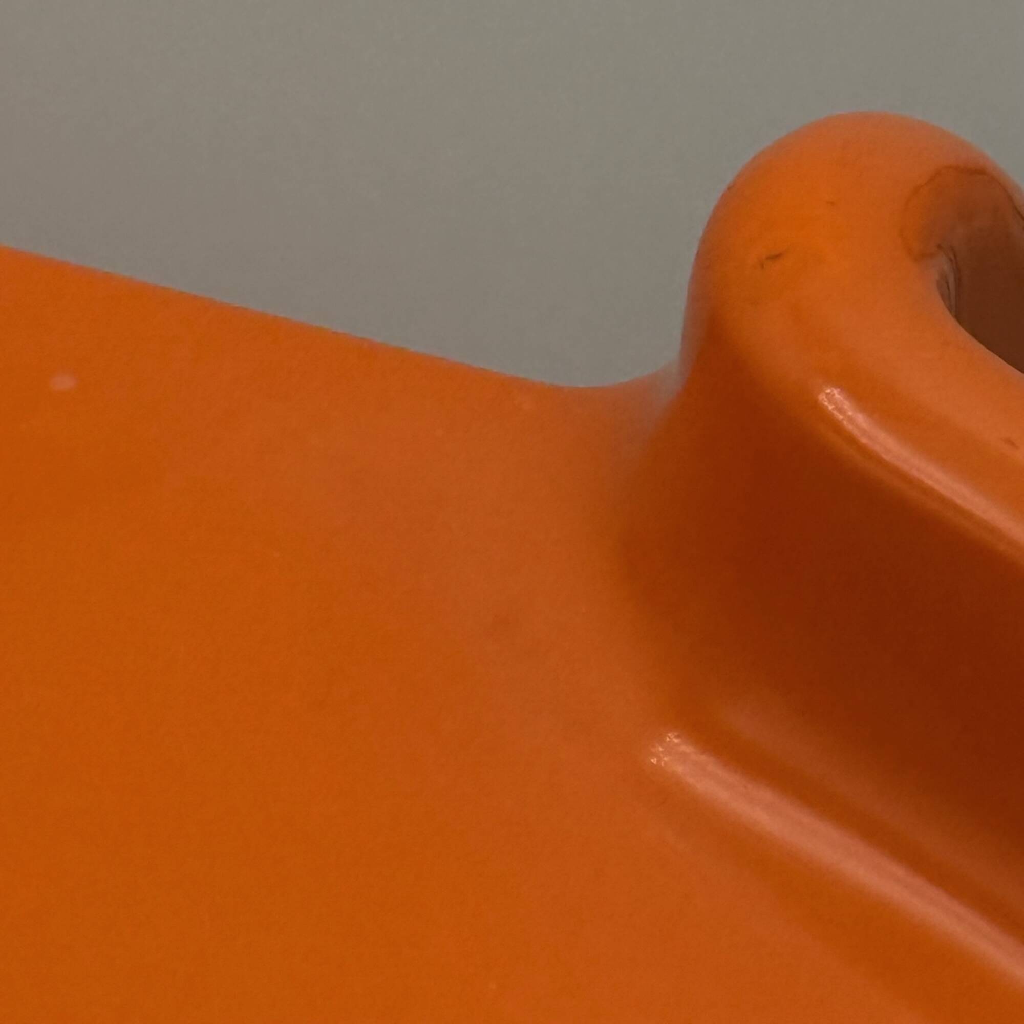 3 tables orange Giotto Stoppino pour Kartell, années 1960