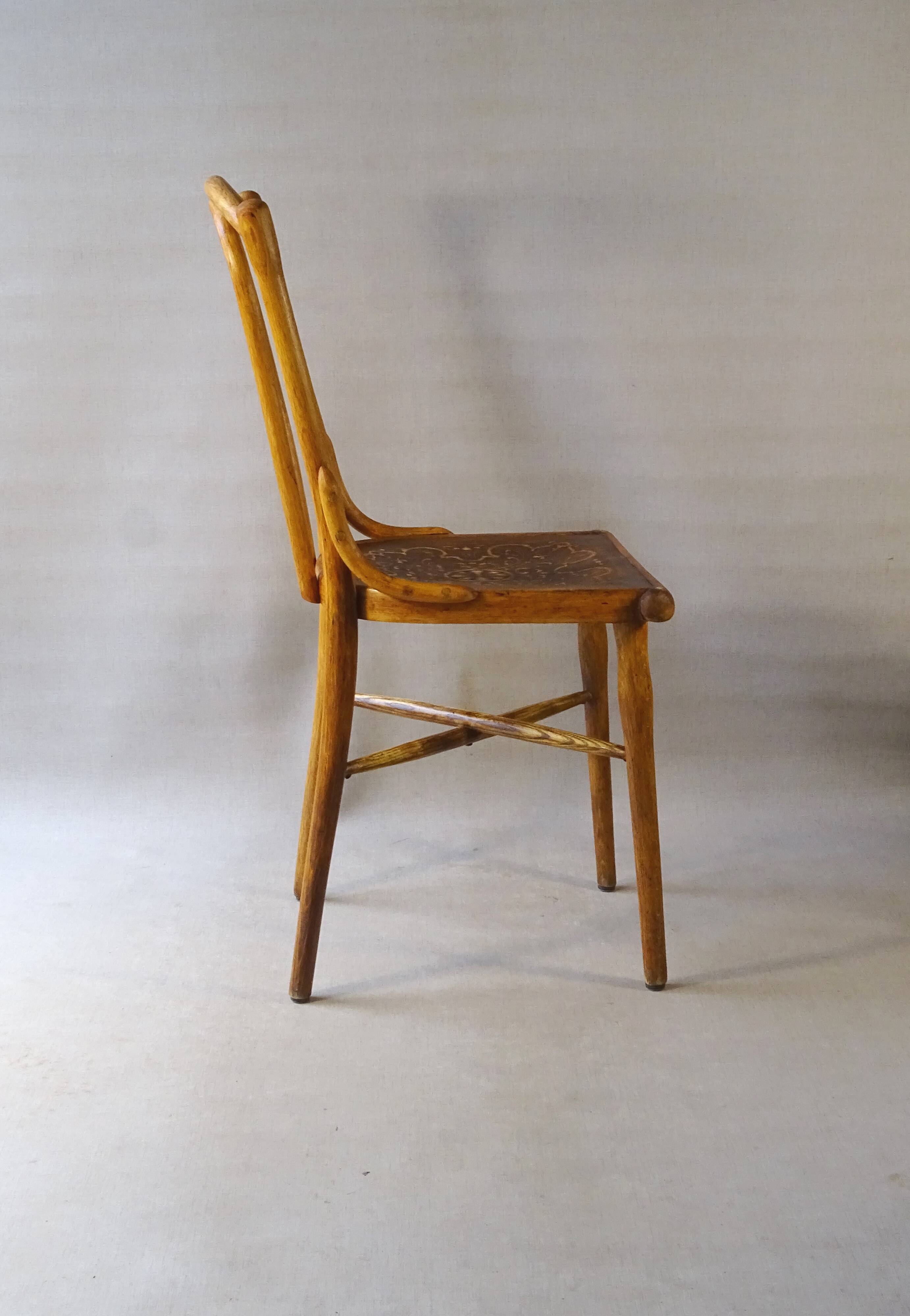 Chaise bistrot Thonet N°115 vers 1900 assise bois thermoformée
