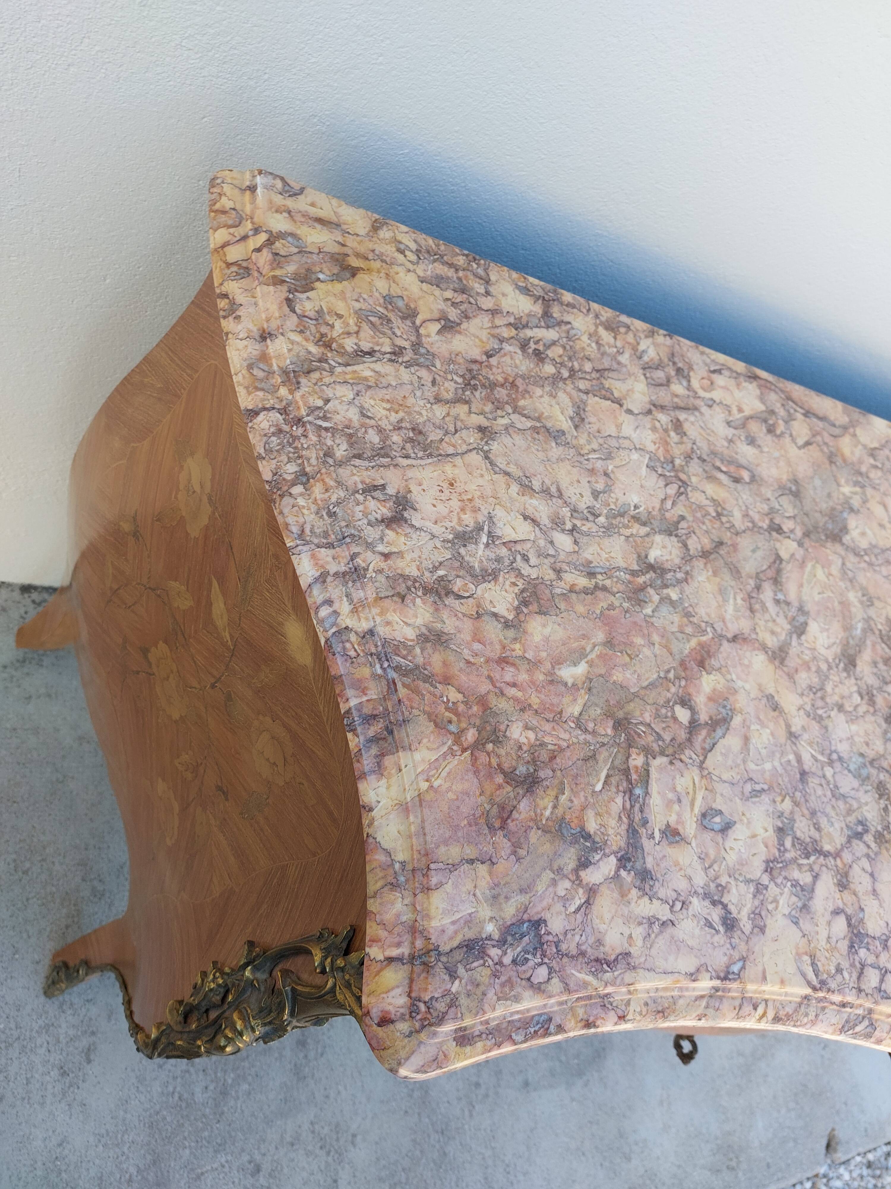 Louis XV chest of drawers in rosewood marquetry