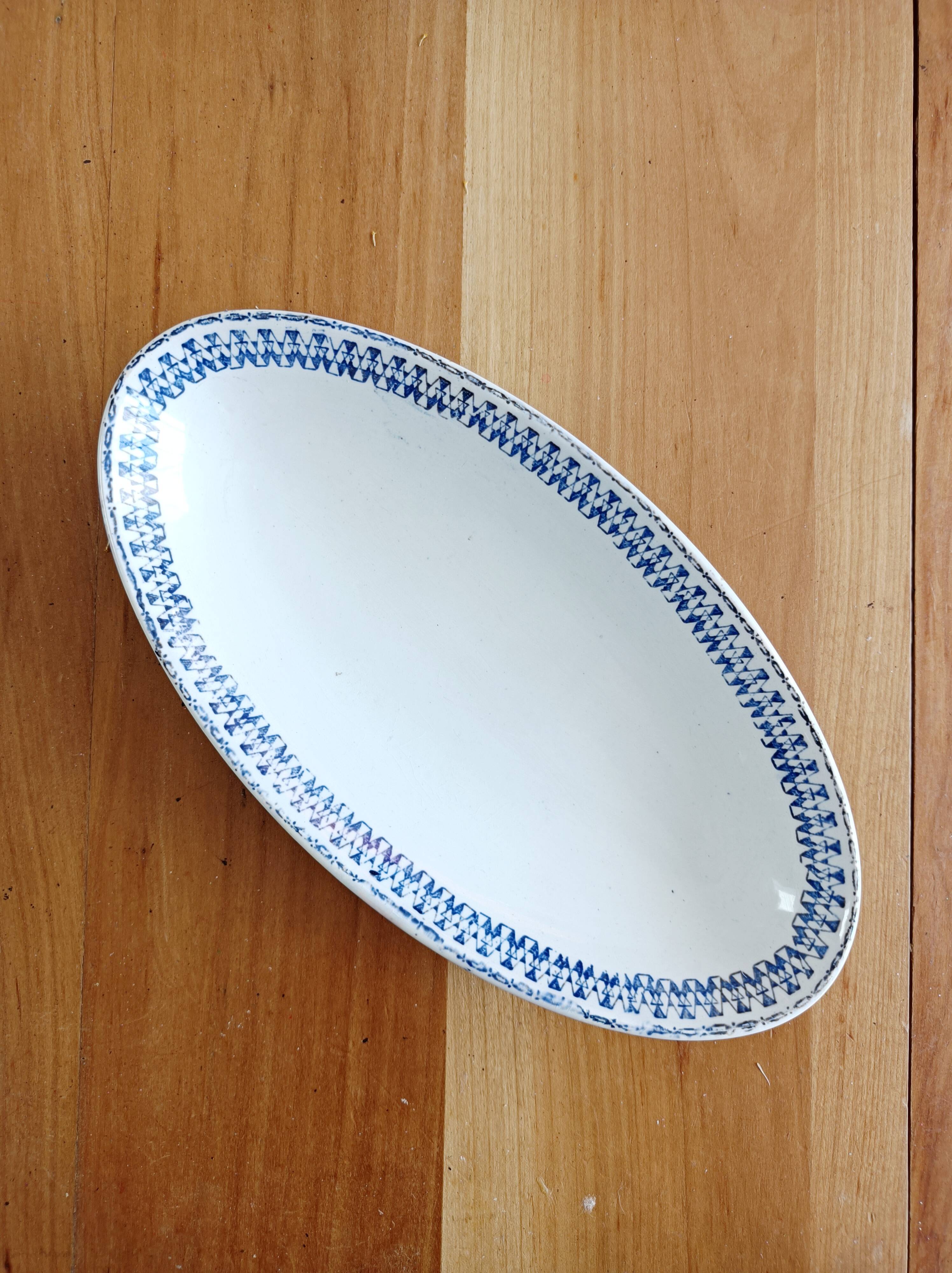 Iron clay dish with earthenware lions