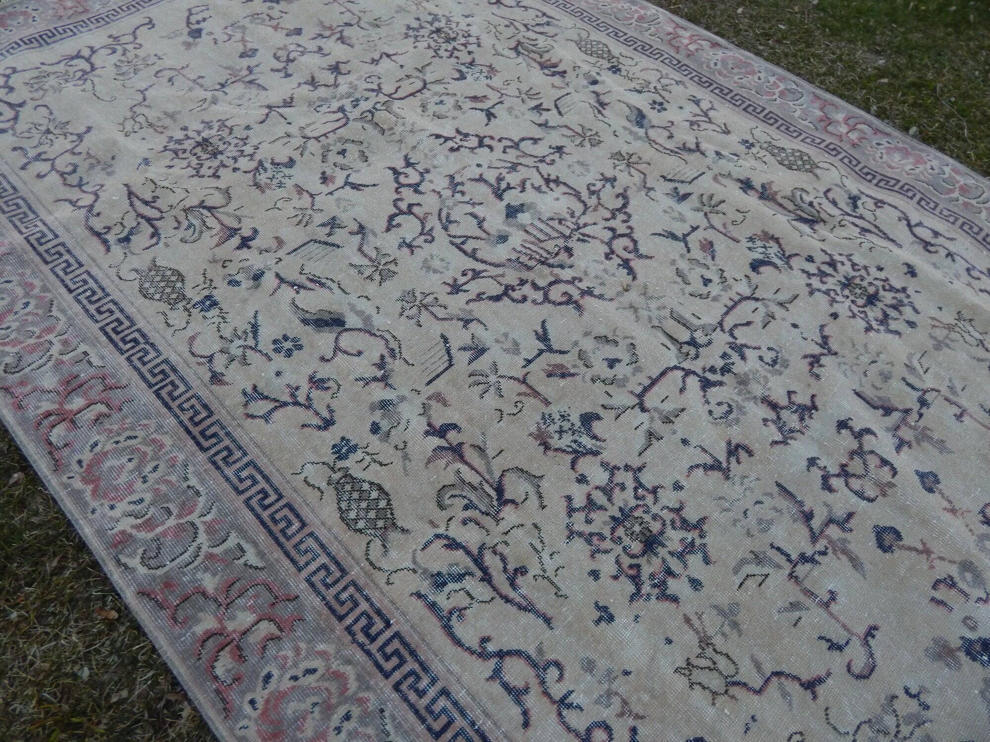 Vintage handmade Turkish rug 200x320 cm
