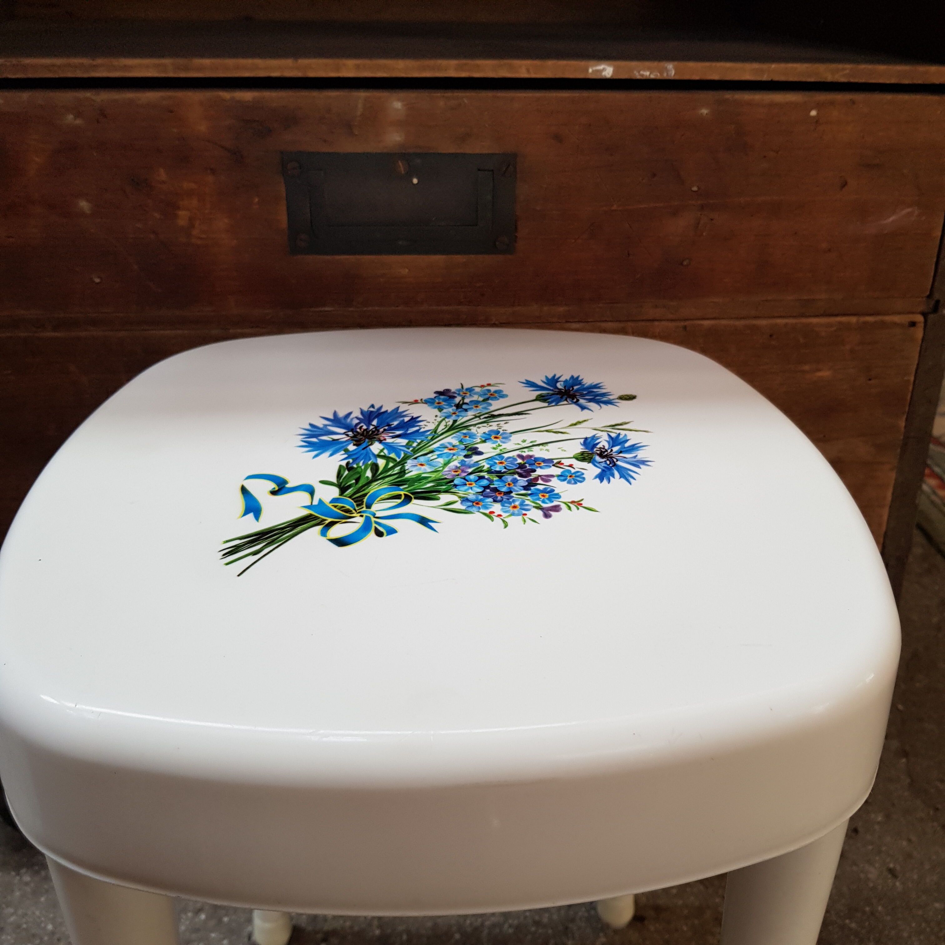 Syla stool