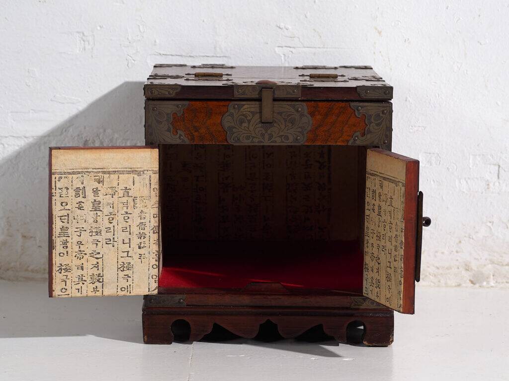 Ancient Japanese keyaki wooden kyōdai-bako with mirror, Meiji/Taishō period (circa 1890-1925) #27