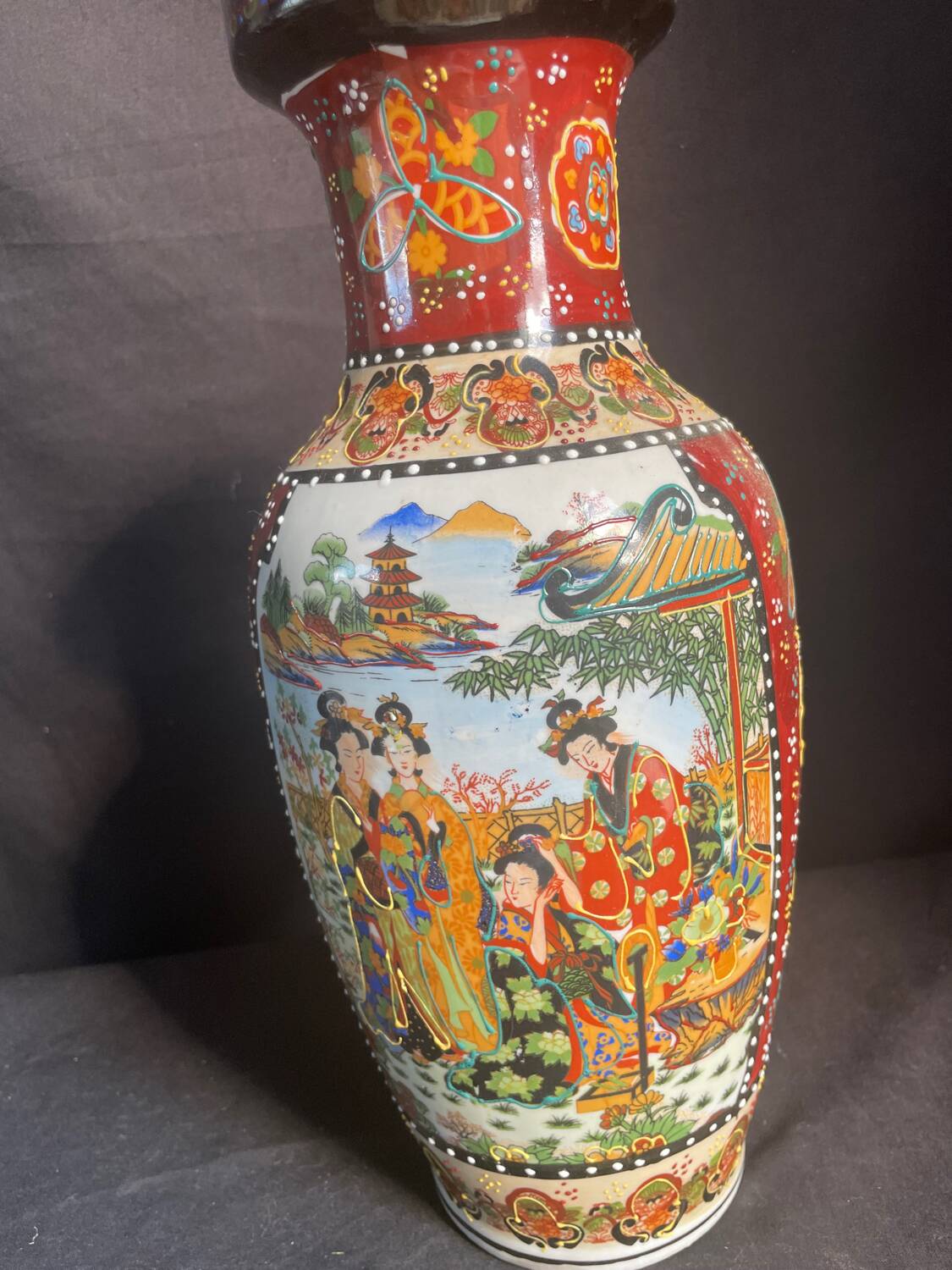 Chinese porcelain vase, signed, 20th century
