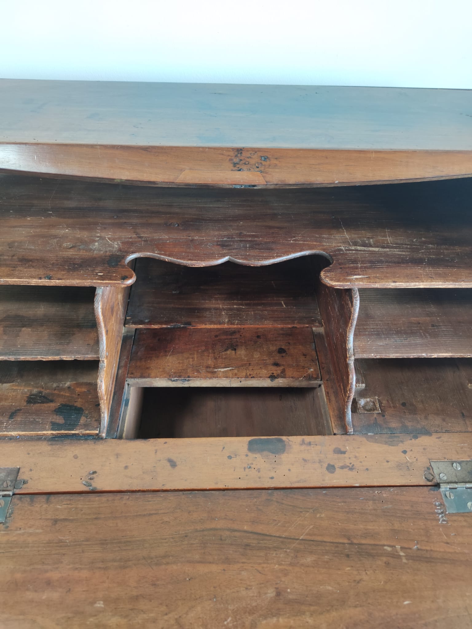 Bureau de pente en bois naturel