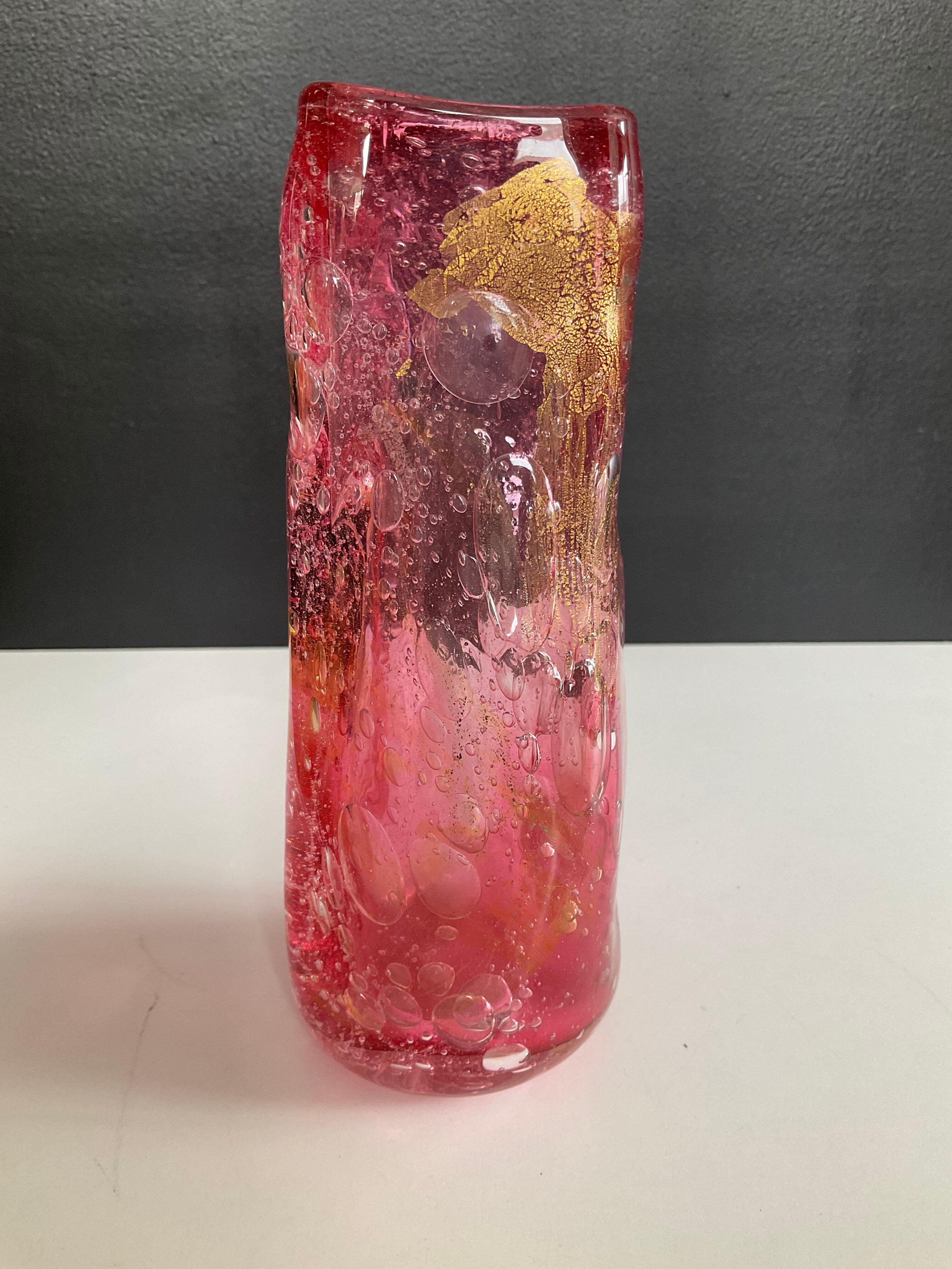 Vintage vase signed in bubble glass.