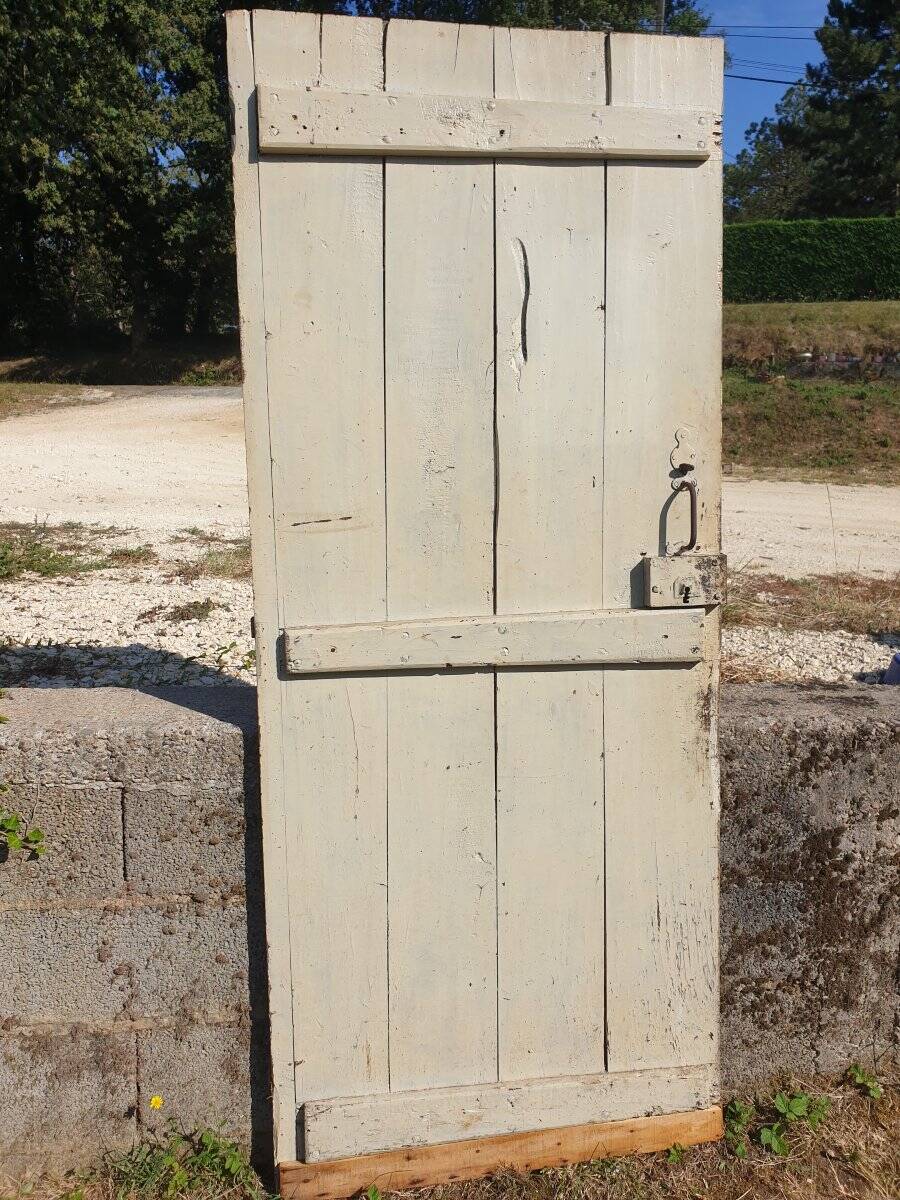 Cellar door, barn or attic with traditional whistle struts - early 20th century