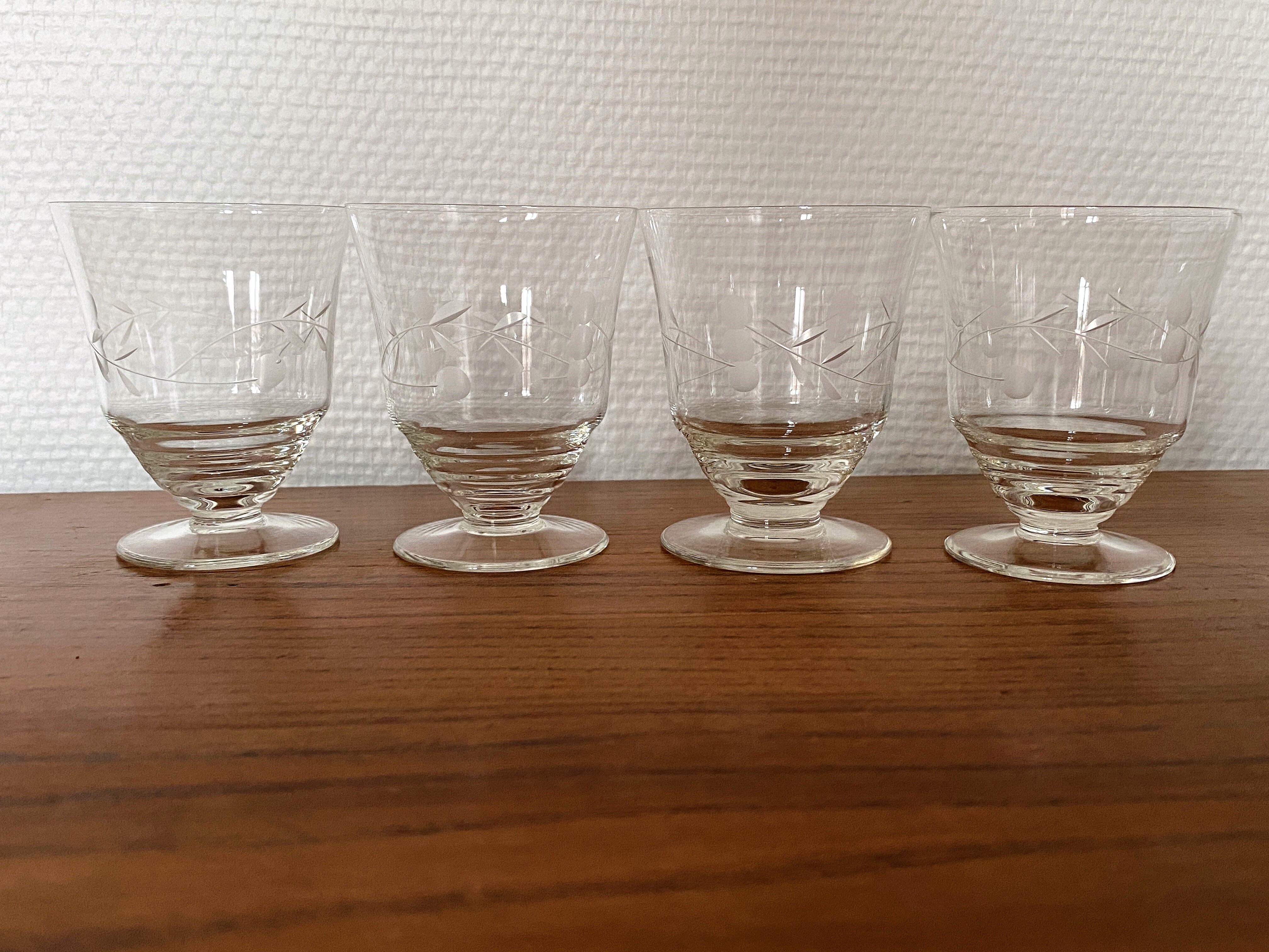 4 engraved wine glasses