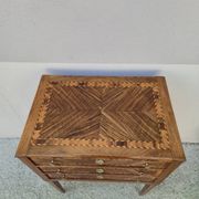 Louis XVI period chest of drawers in marquetry
