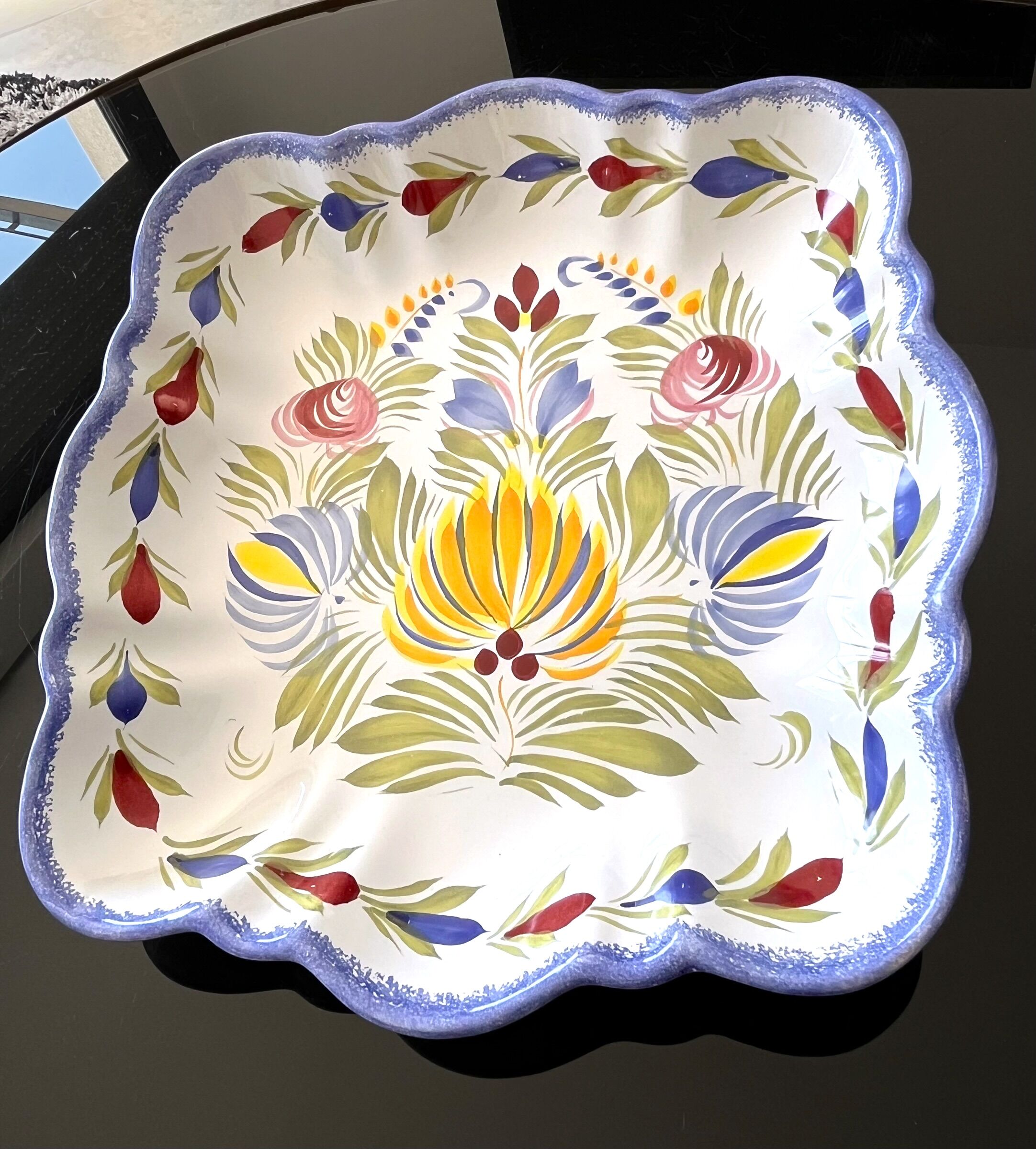 Shallow dish from Quimper pottery HB Henriot - floral decoration, Breton.
