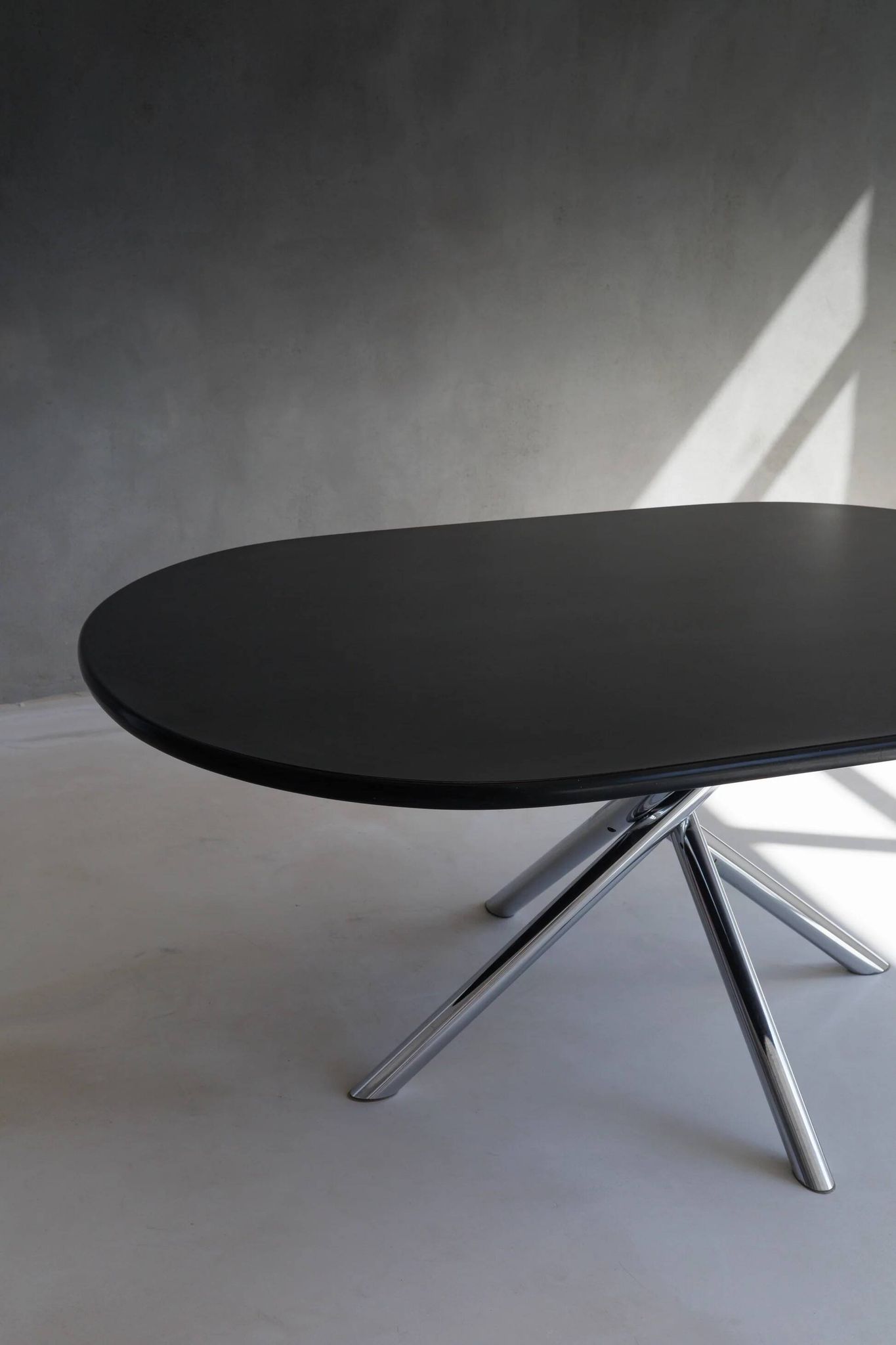 Table à manger Nodo par Carlo Bartoli, produite par Tisettanta
