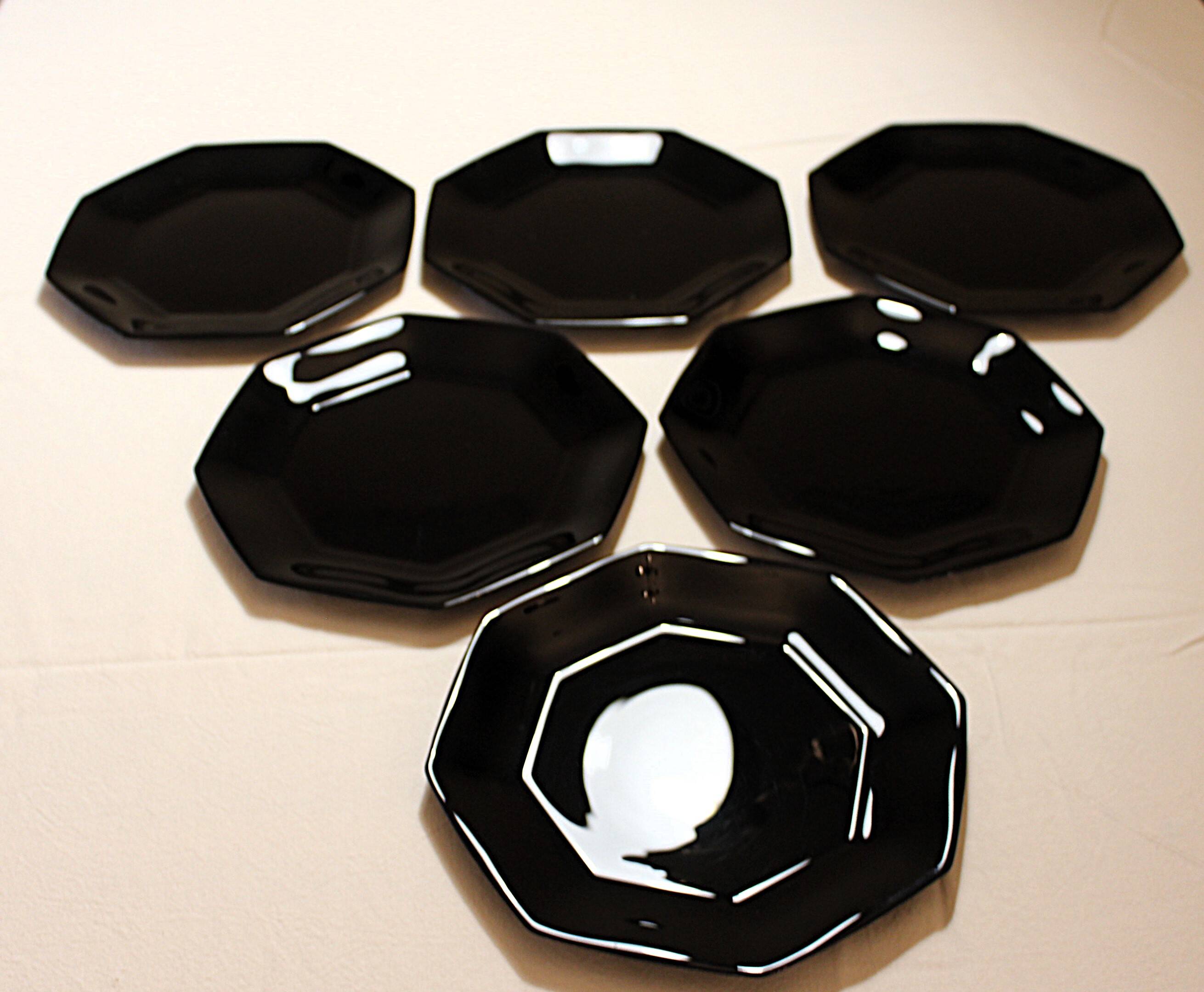6 black Arcoroc "Octime" dinner plates (set 1)