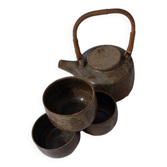 Teapot and its small bowls