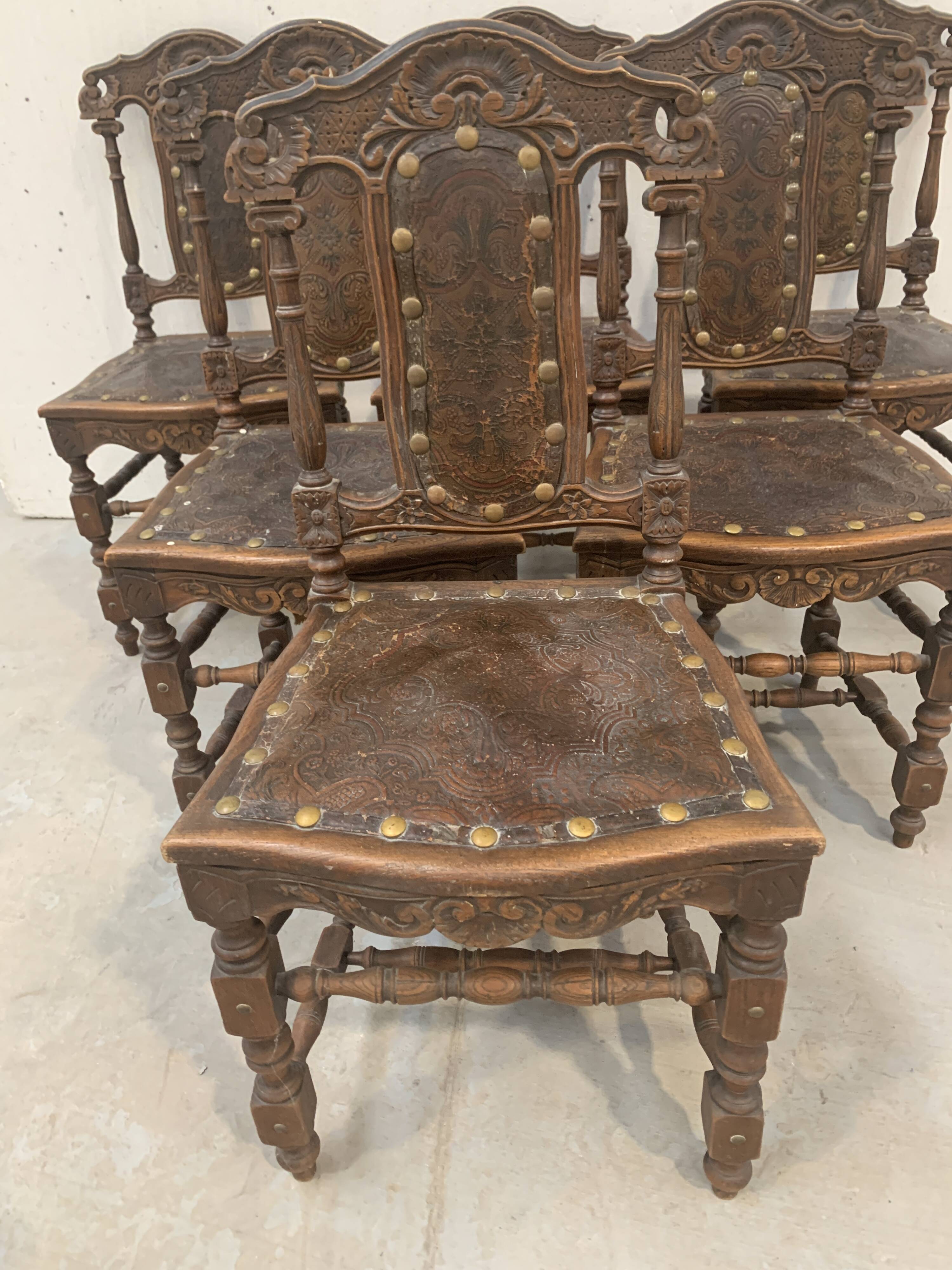 6 chaises de style Renaissance en chêne, XXème siècle