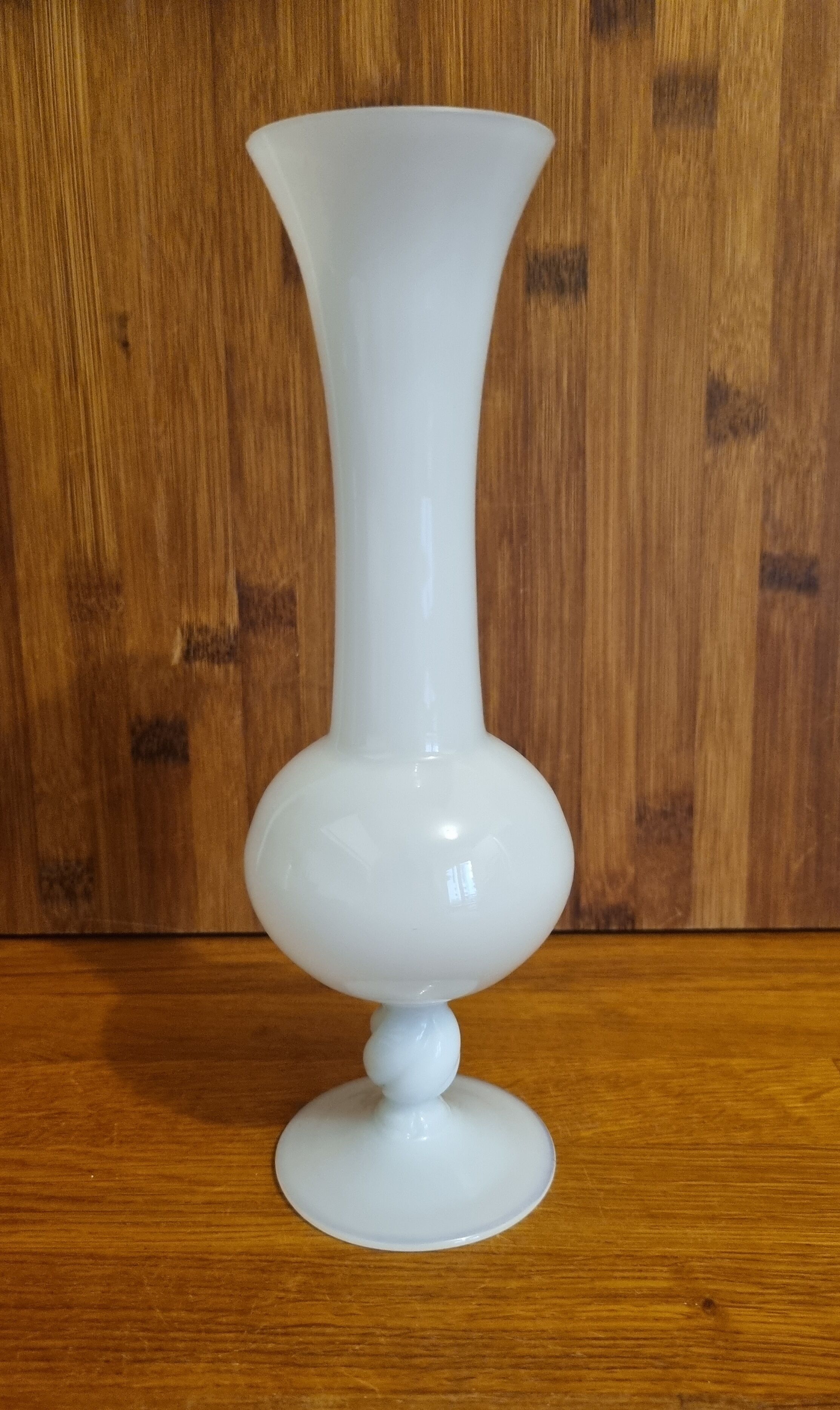 Vase vintage en opaline blanche 23 cm