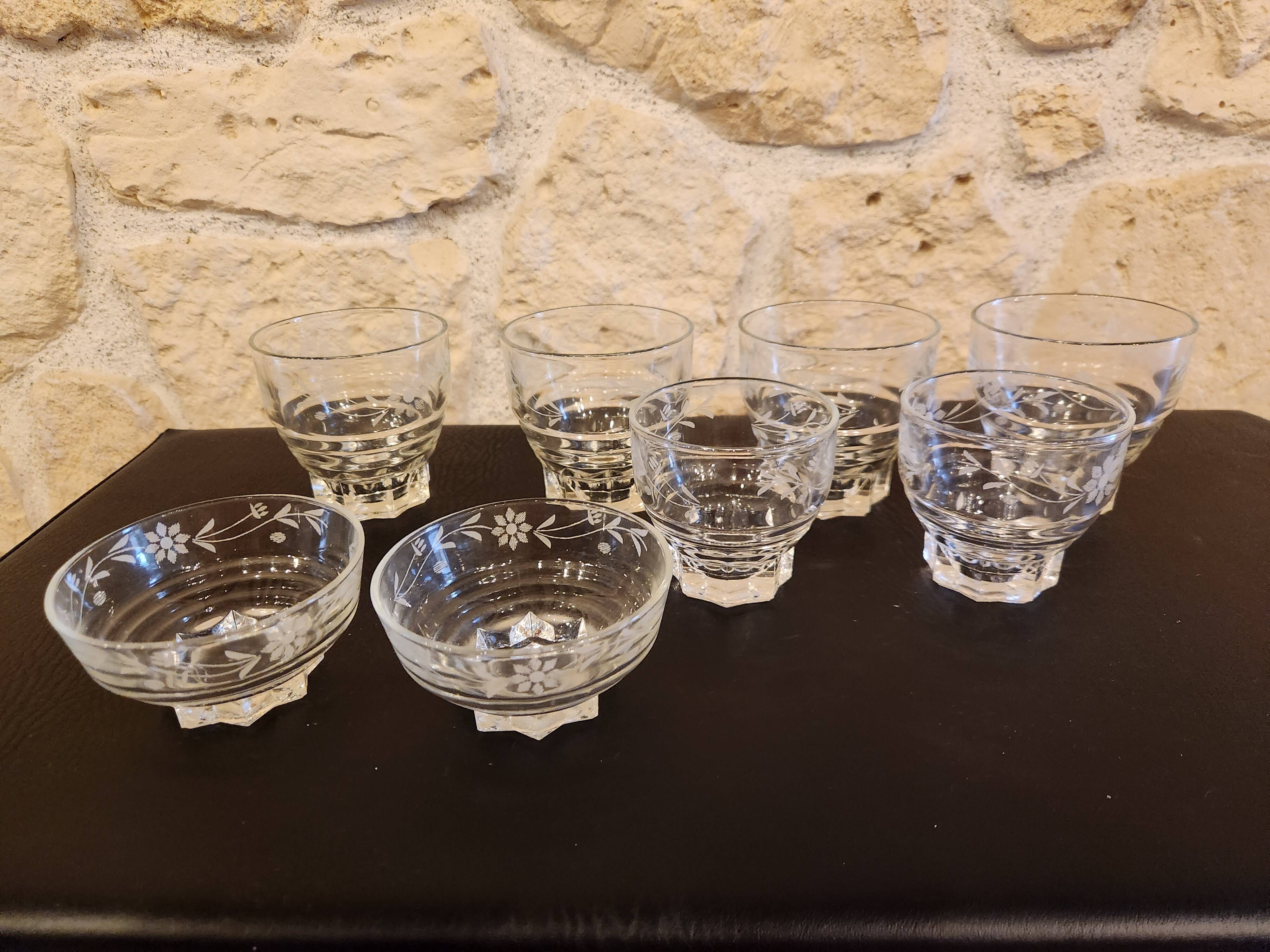8 verres vintage en verre gravé pied étoile