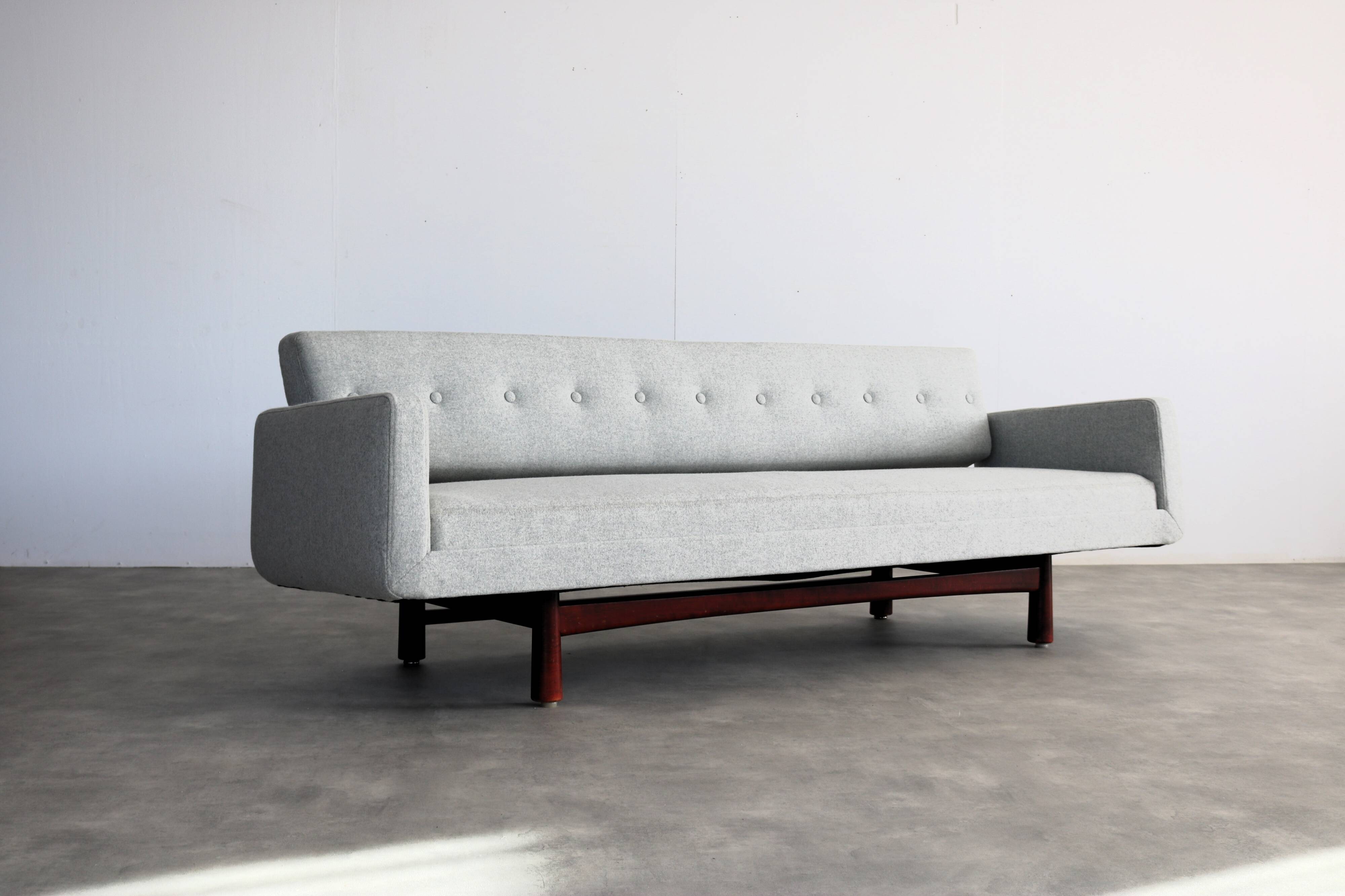 Rare sofa by Edward Wormley model "New York"