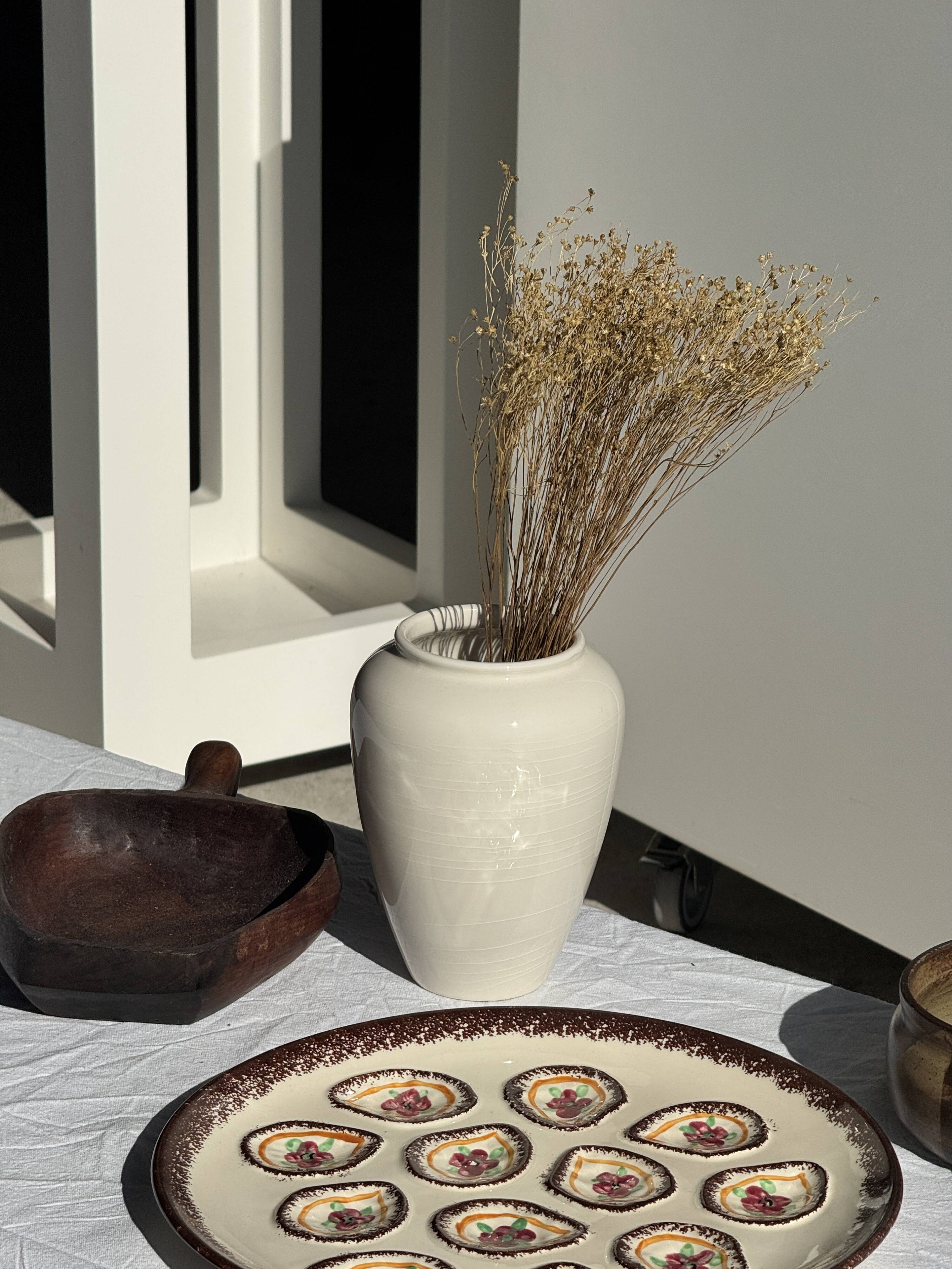 Large circular platter with compartments for shellfish, molluscs, and oysters.