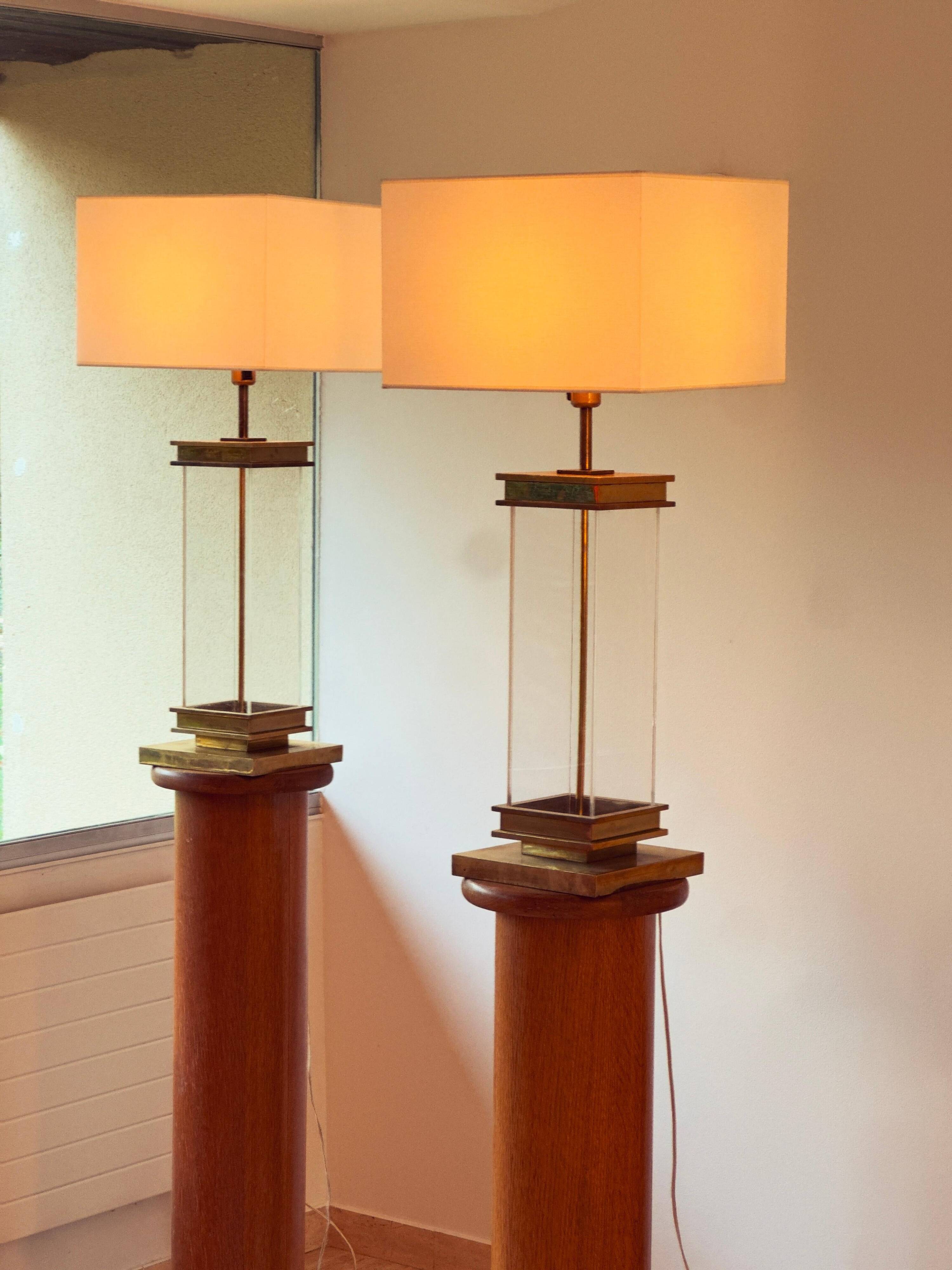 Pair of Monumental Floor Lamps in Plexiglass and Bronze, Italy, 1970s