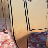 Commode en bois doré
