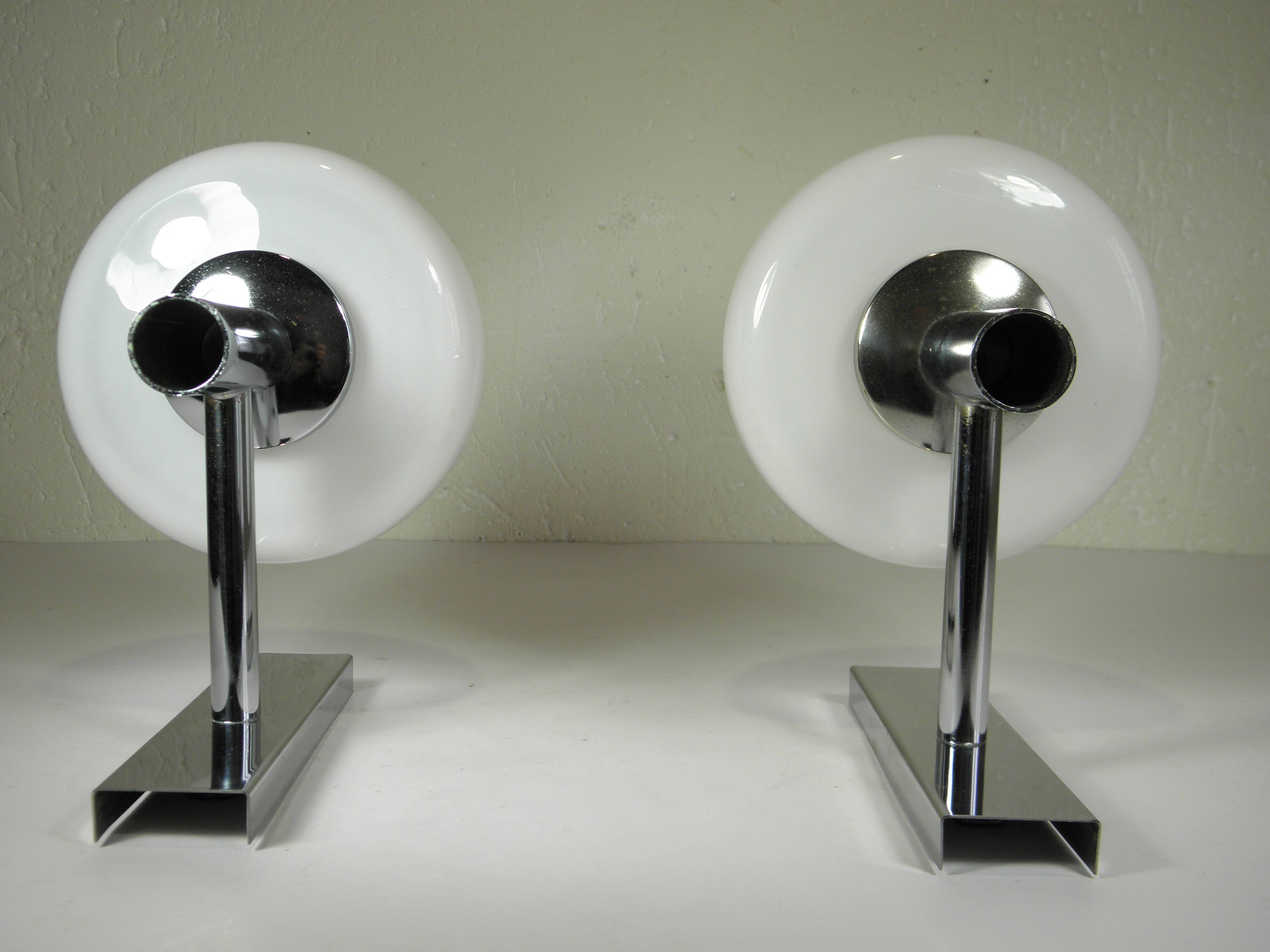 Paire d'appliques chrome et verre années 70