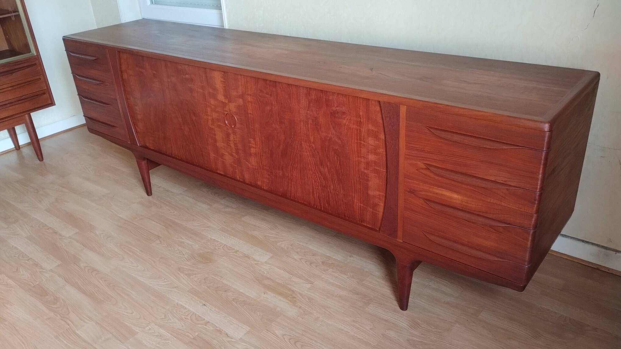 Enfilade U15 by Johannes Andersen