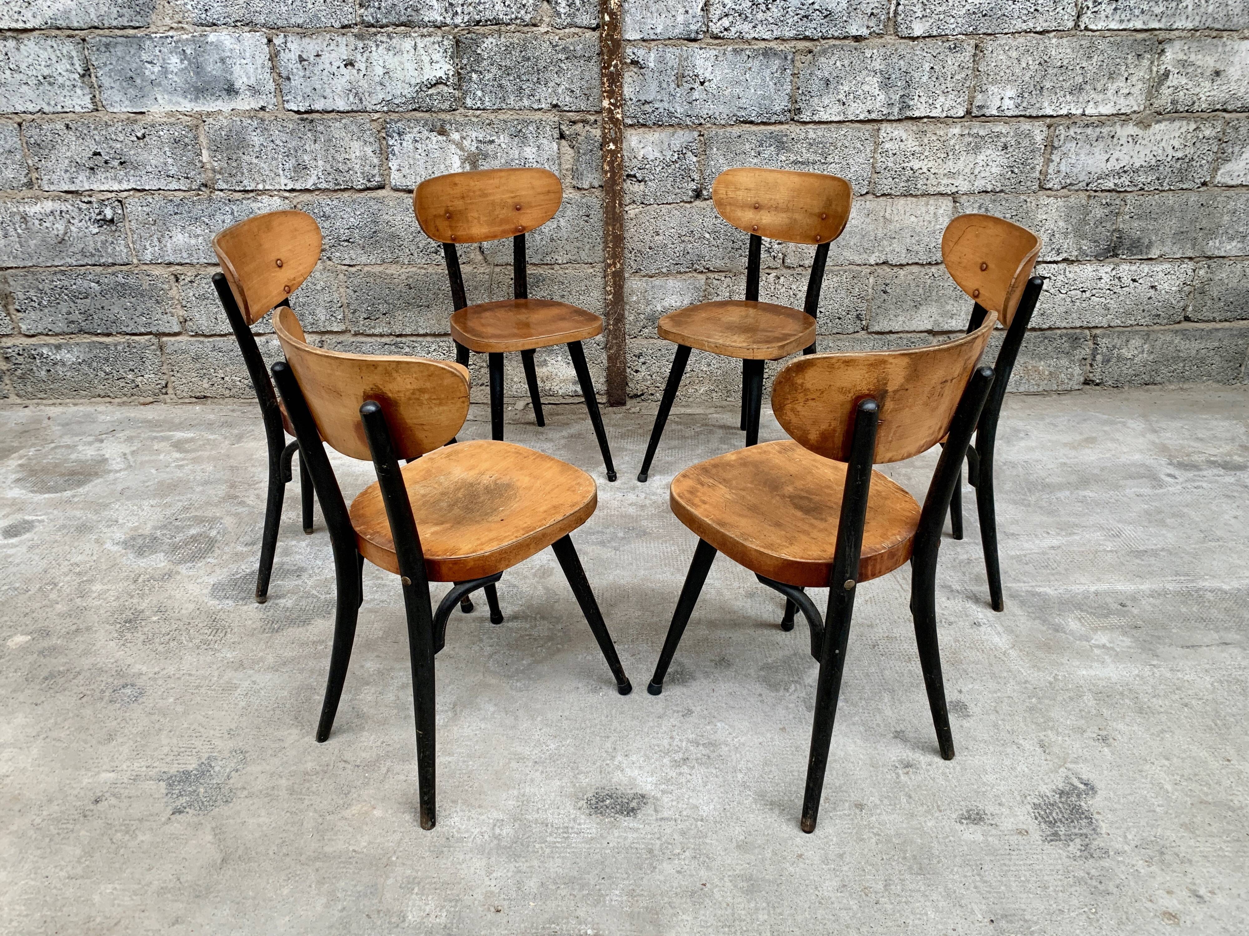Série de 6 chaises bistrot estampillées Baumann