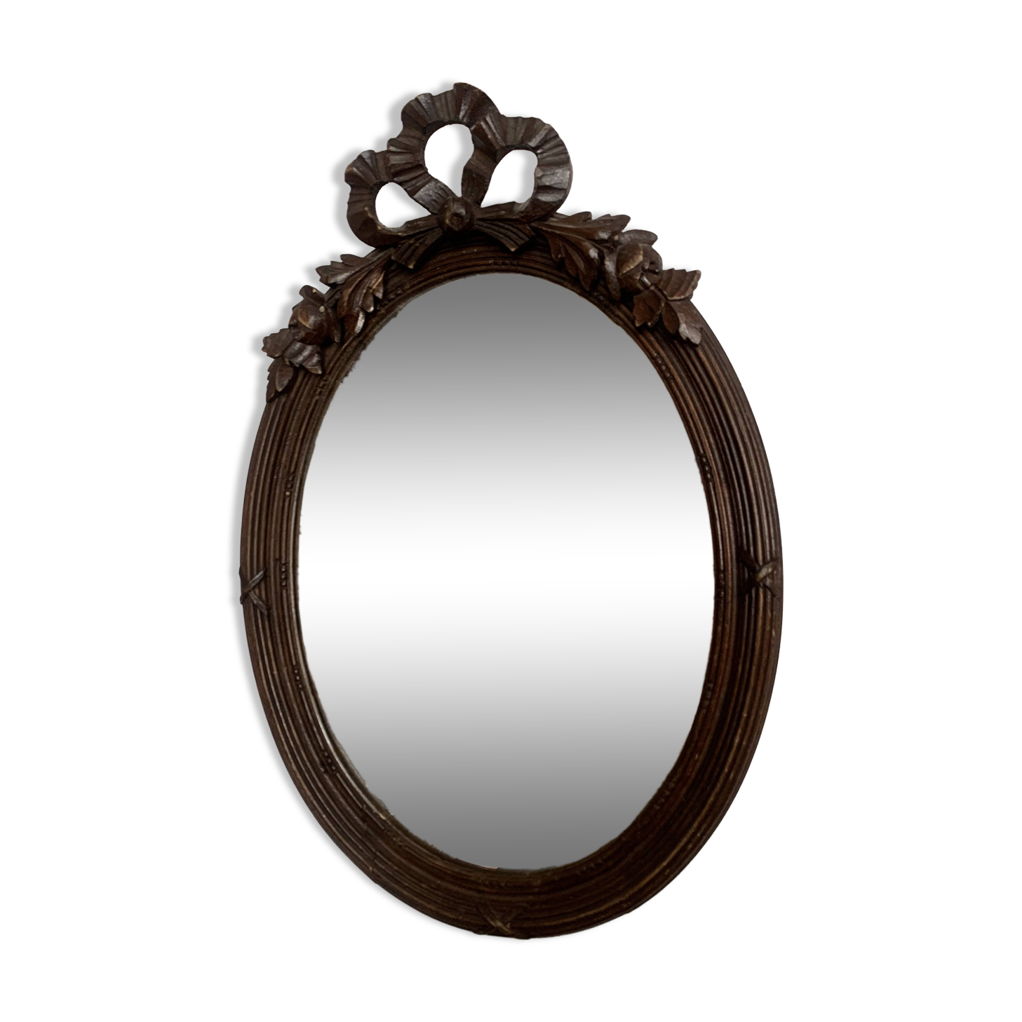 Antique oval mirror in carved wood and Louis XVI style knot