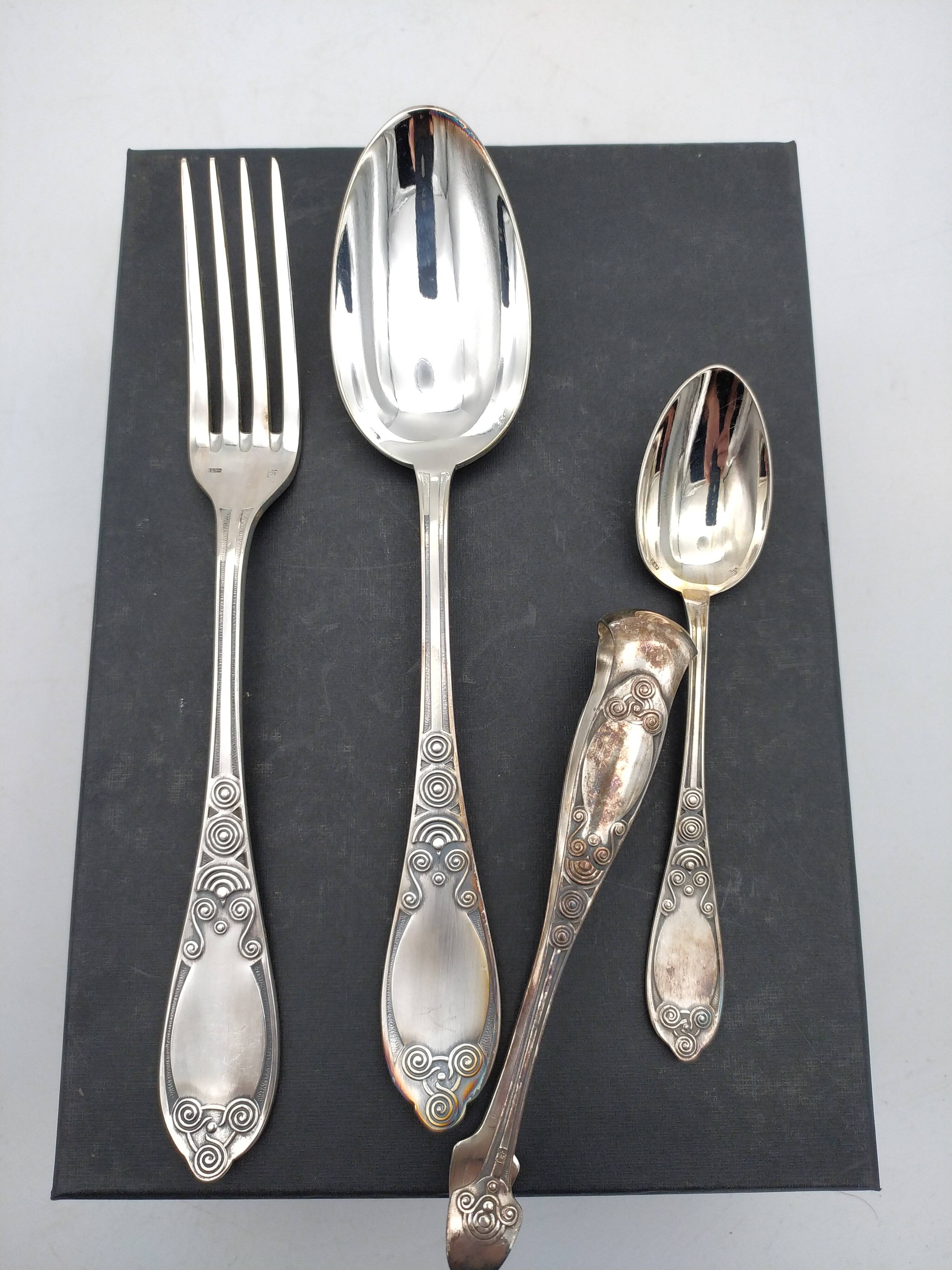 Bigouden decor cutlery set. 38 pieces. Silver-plated metal.