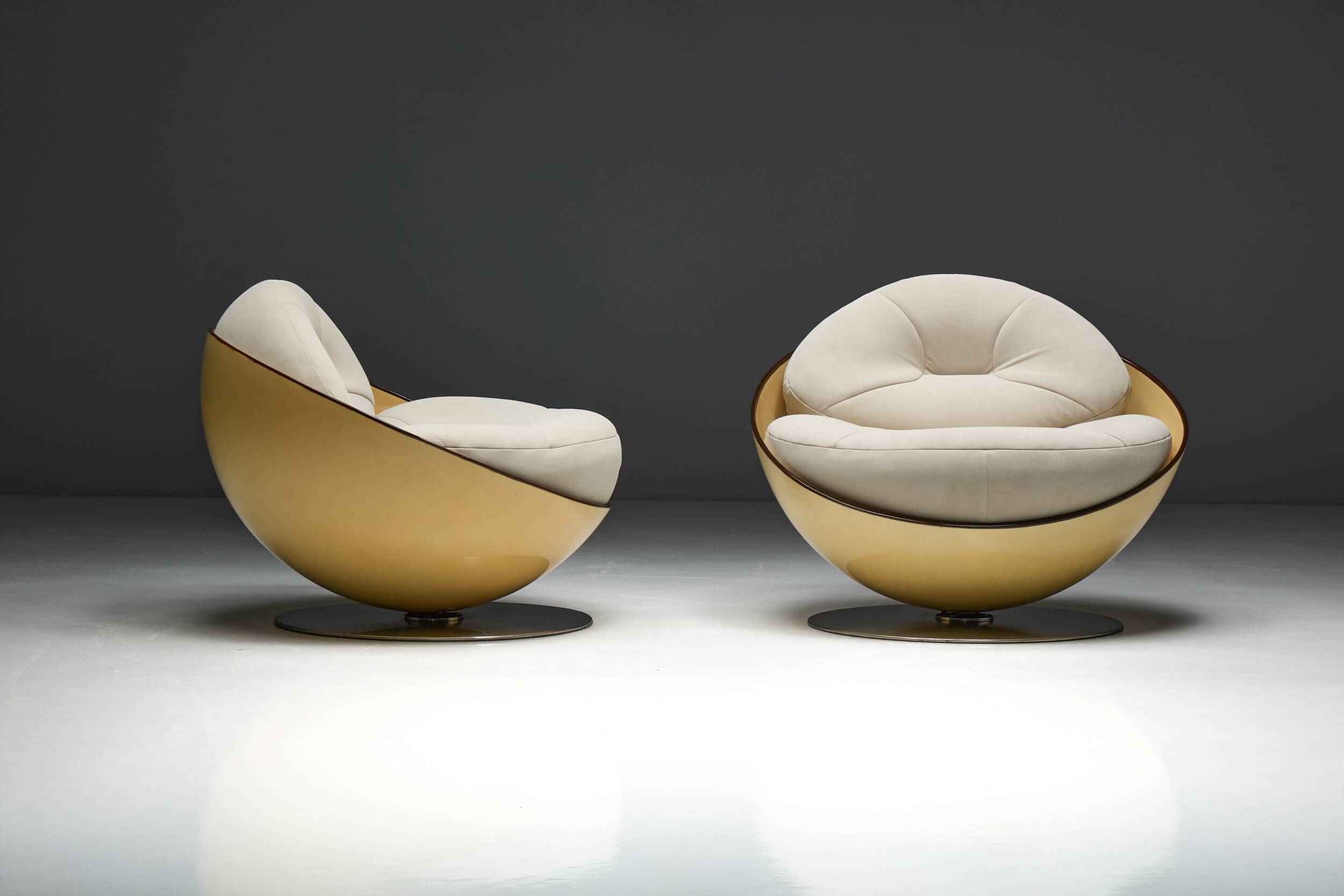 Esfera lounge chairs by Ricardo Fasanello, Brazil, late 1960s