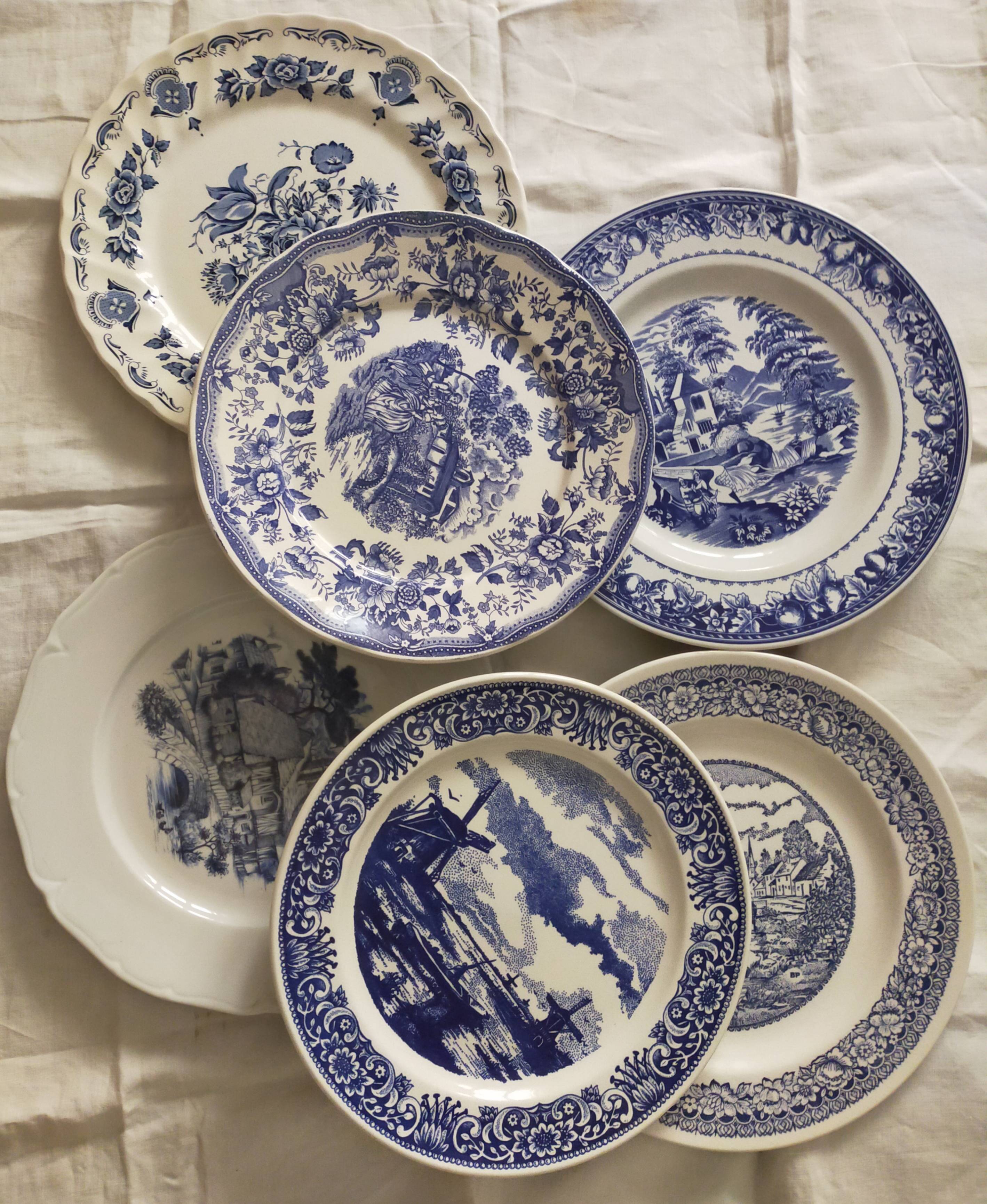Set of 6 retro blue dinner plates