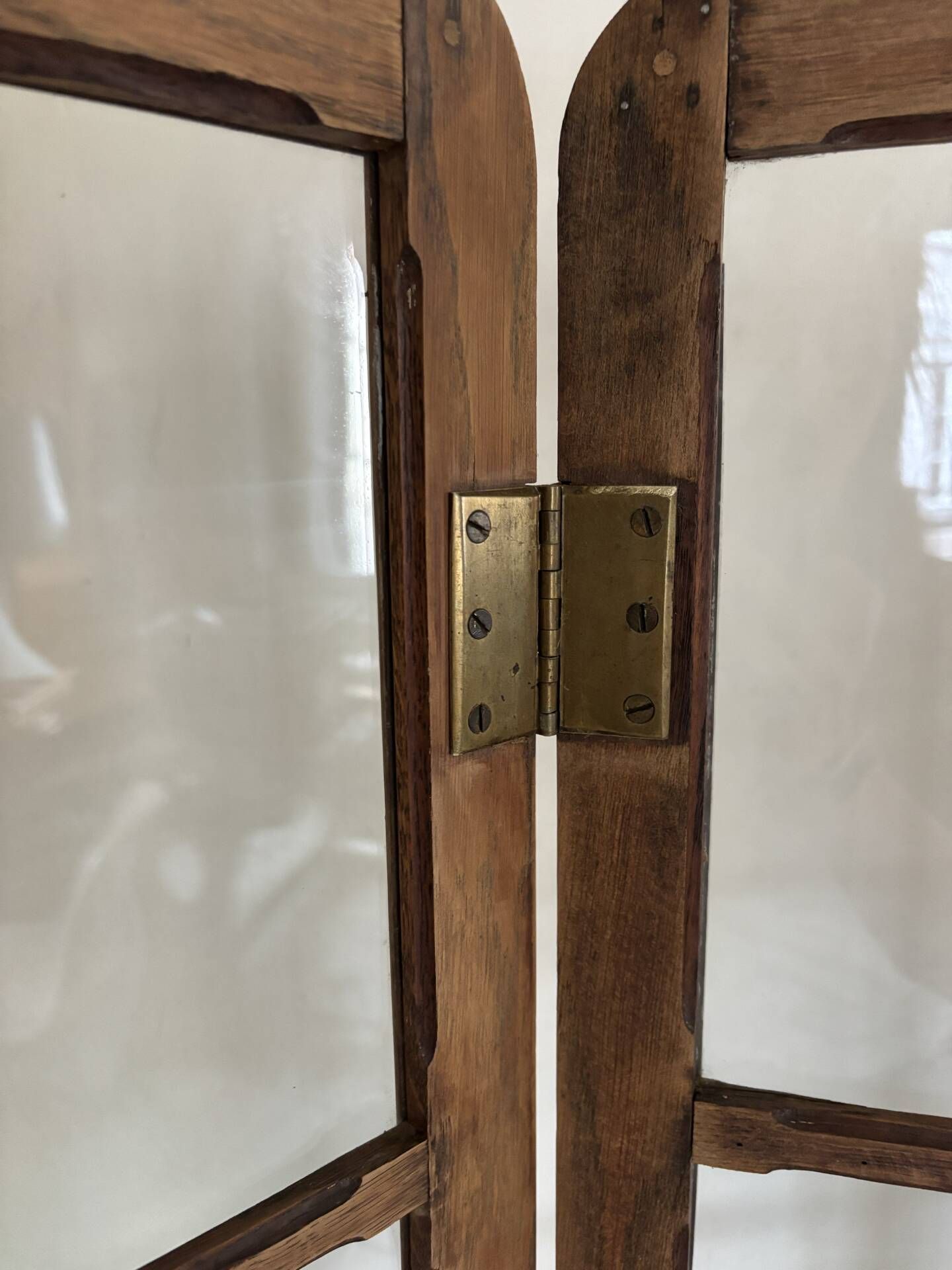 Antique screen in solid oak and glass