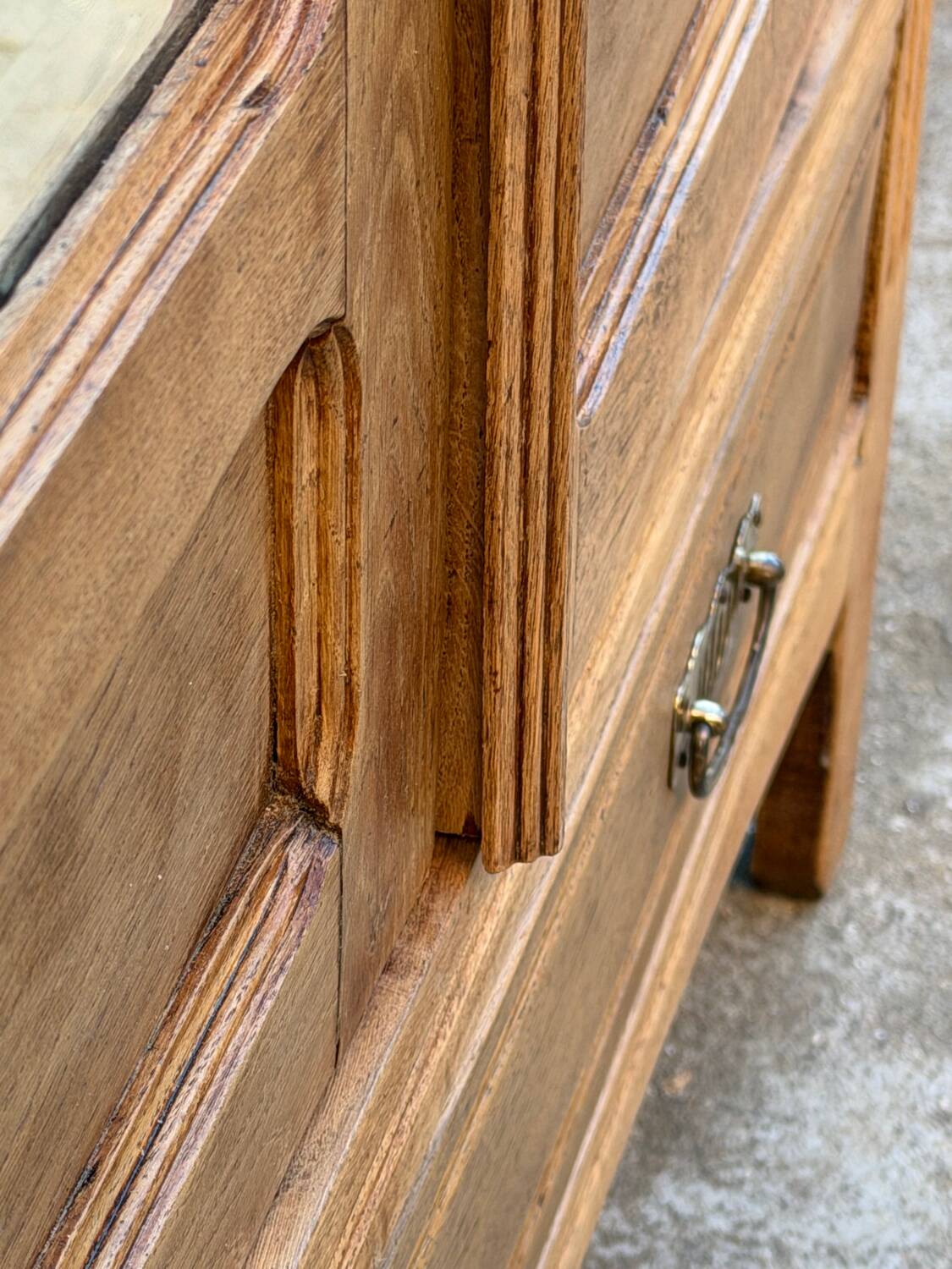 Armoire parisienne d’hôtel miroirs biseauté chêne brut 1920