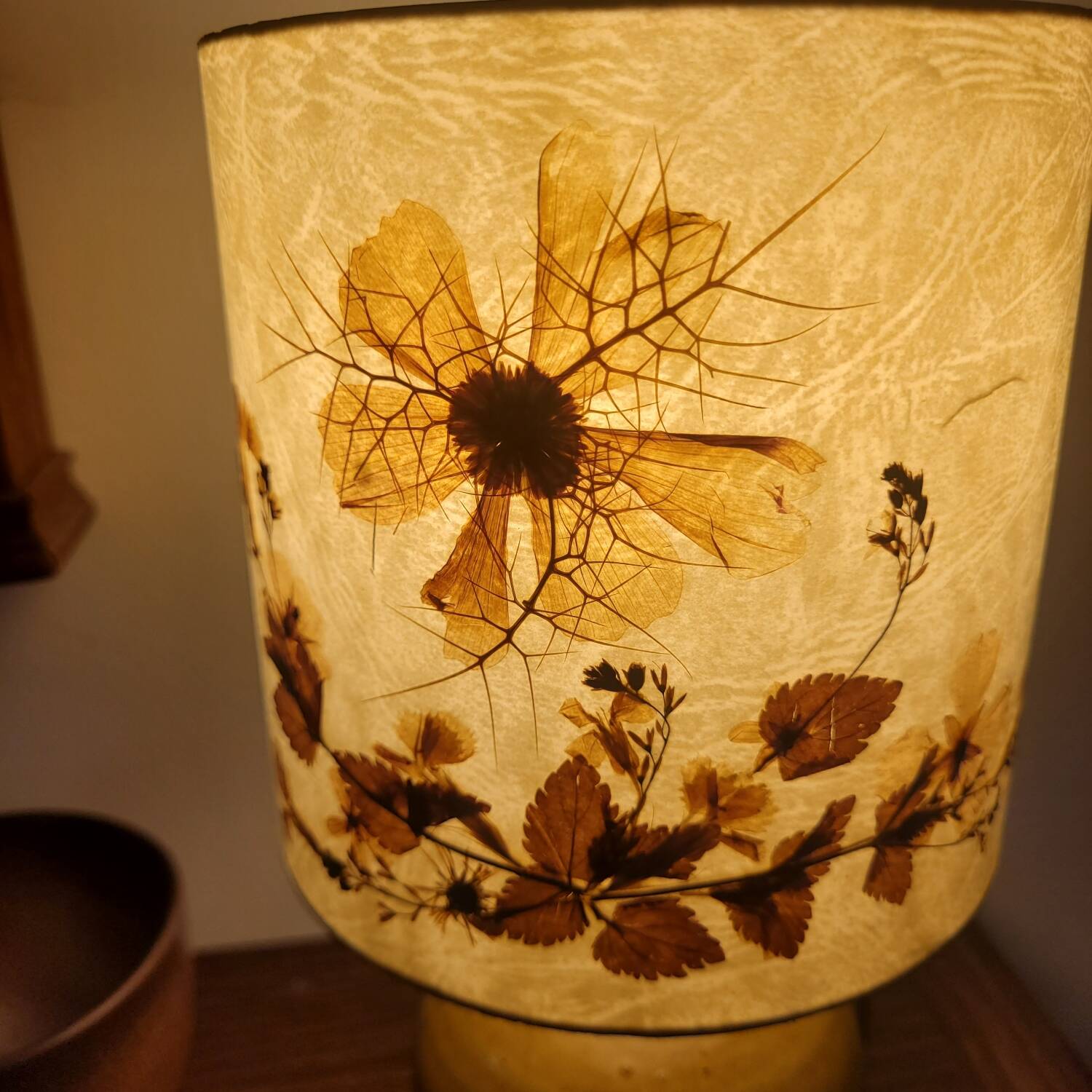 Handmade lamp in mustard glazed ceramic, vegetal lampshade