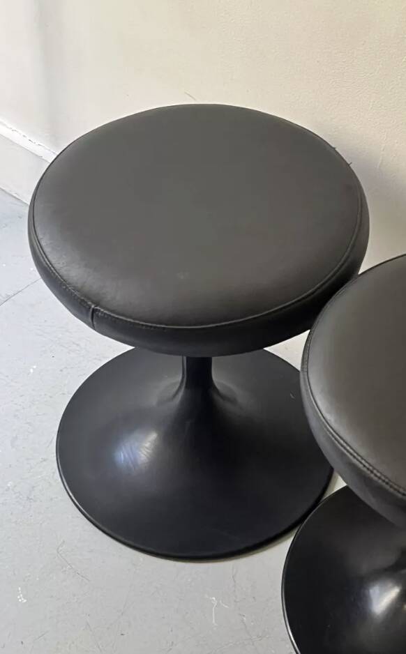 Tabourets tulipe noir , design 1970