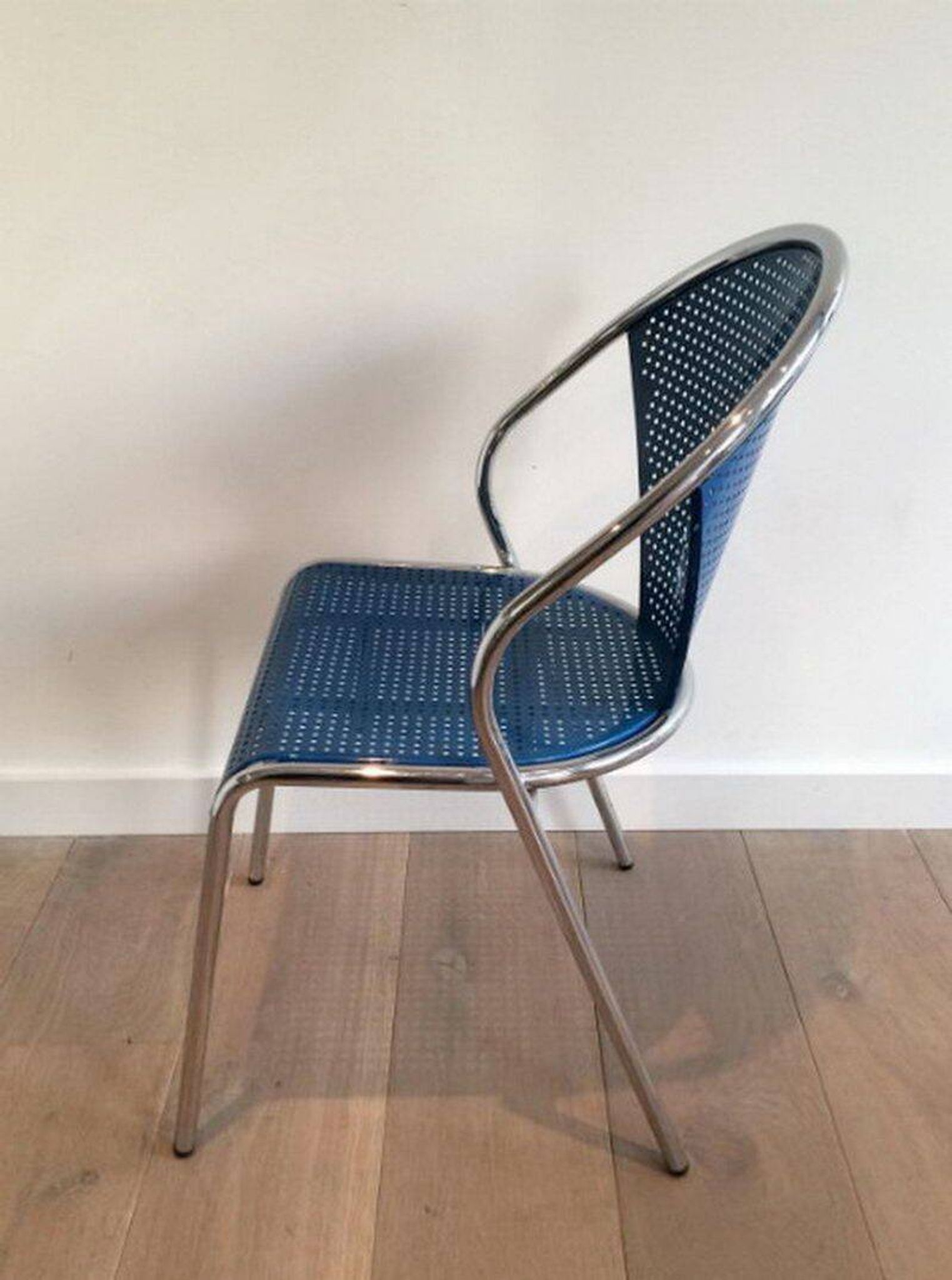 Set of 4 chrome chairs with perforated seats in blue lacquered metal