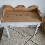 Table style dressing table