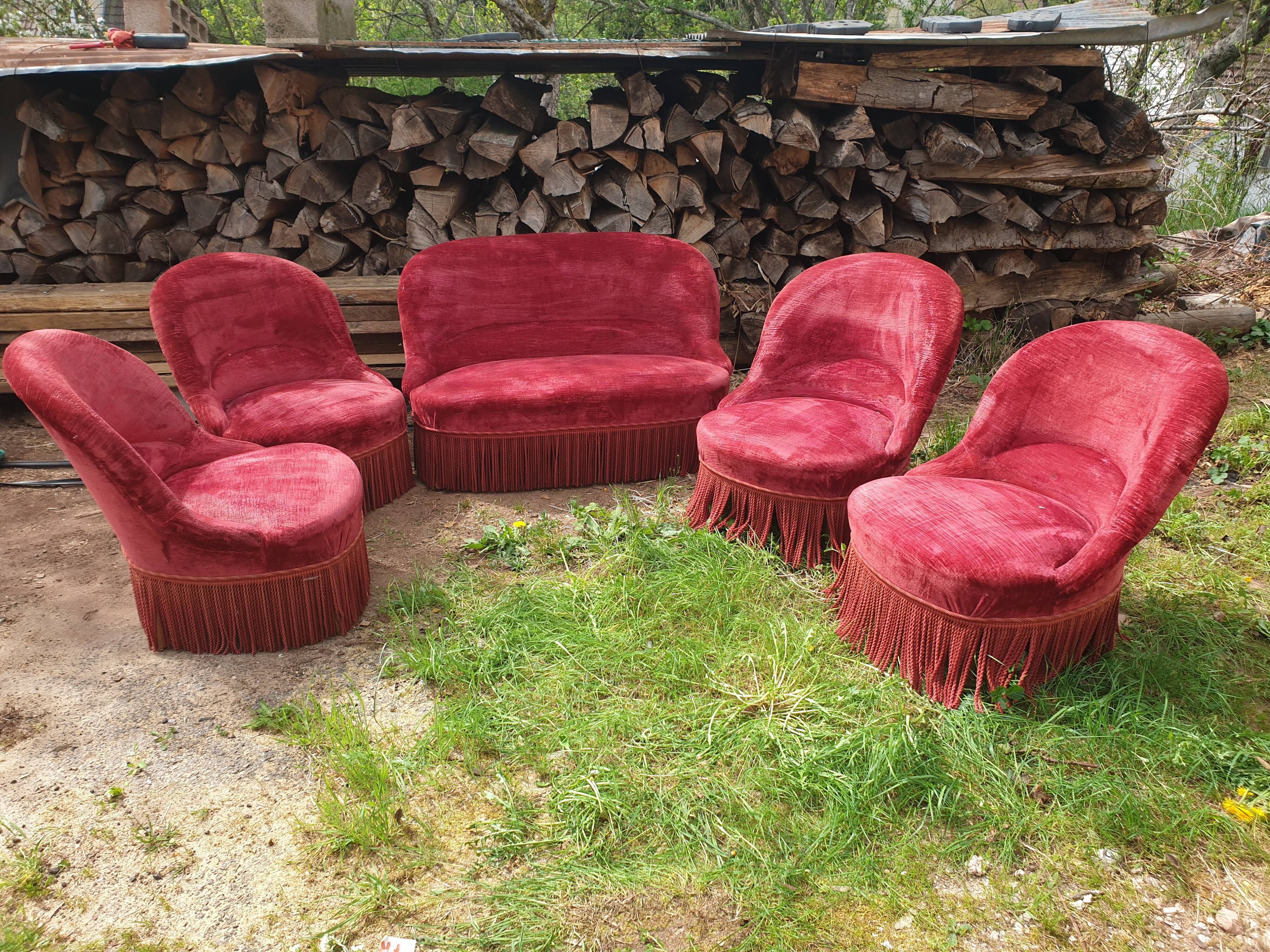 sofa/seating lounge set and 4 toad chairs