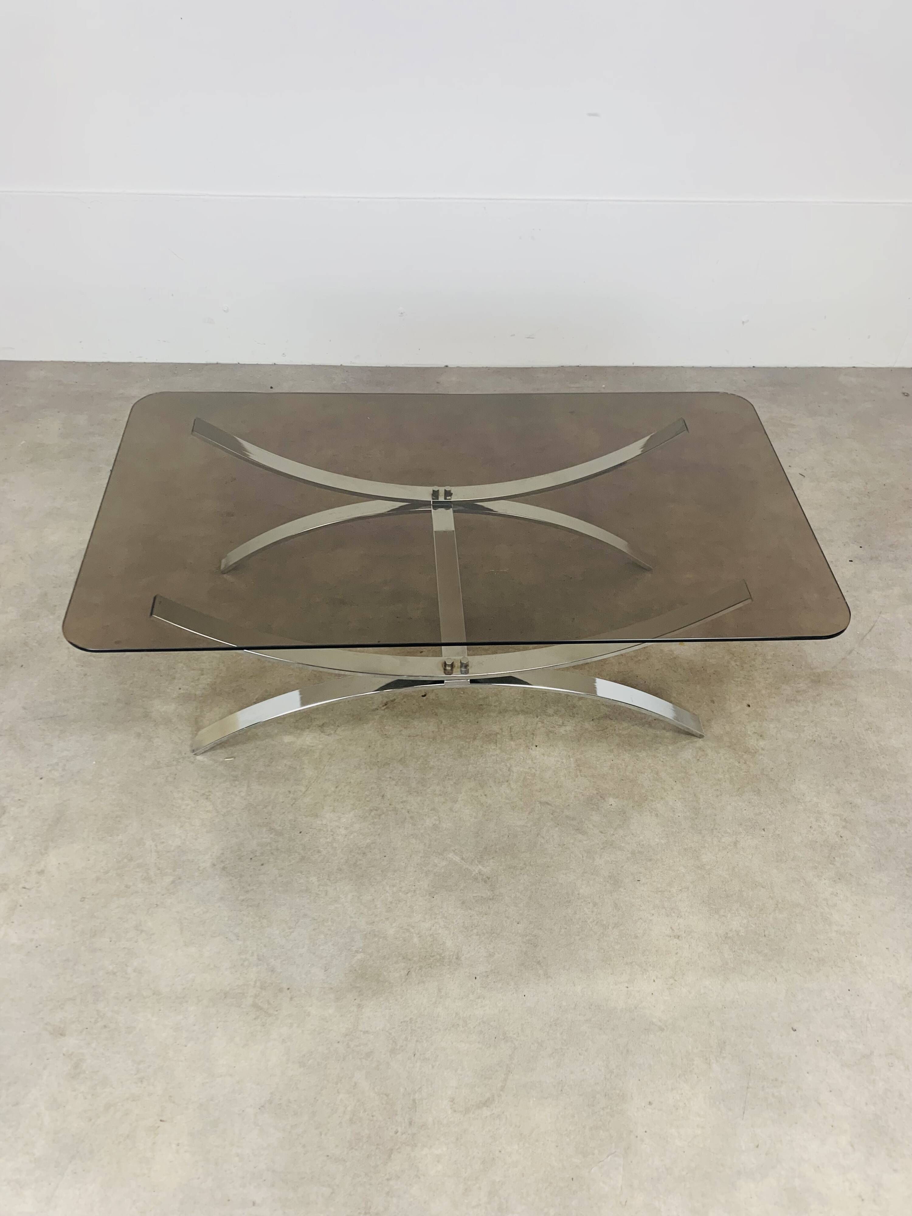 Table basse en verre fumé et chrome, années 70