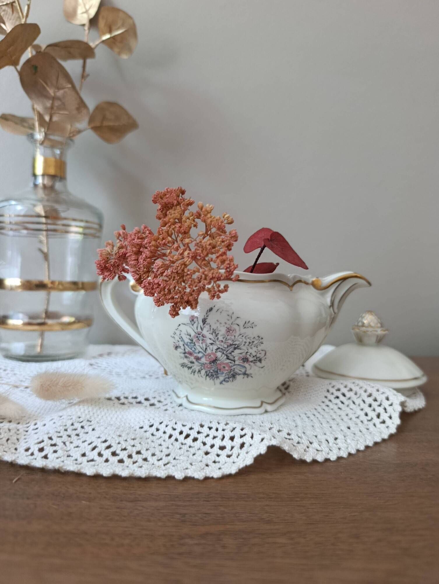 Porcelain teapot with floral and gold decoration, Old Royal Manufacture