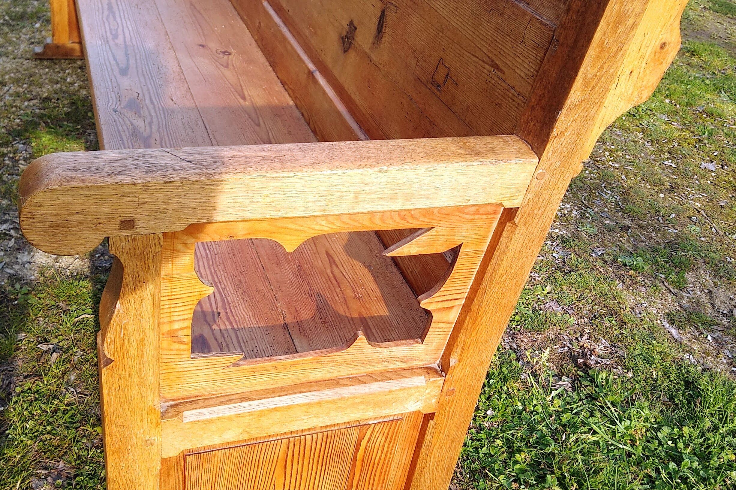 Pitchpin church pew, 4 seater numbered