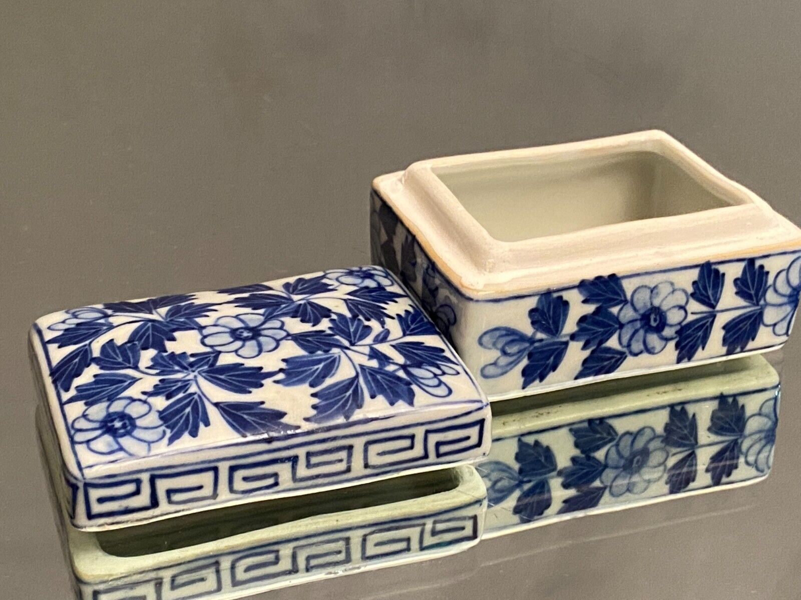 Rectangular Asian porcelain pillbox