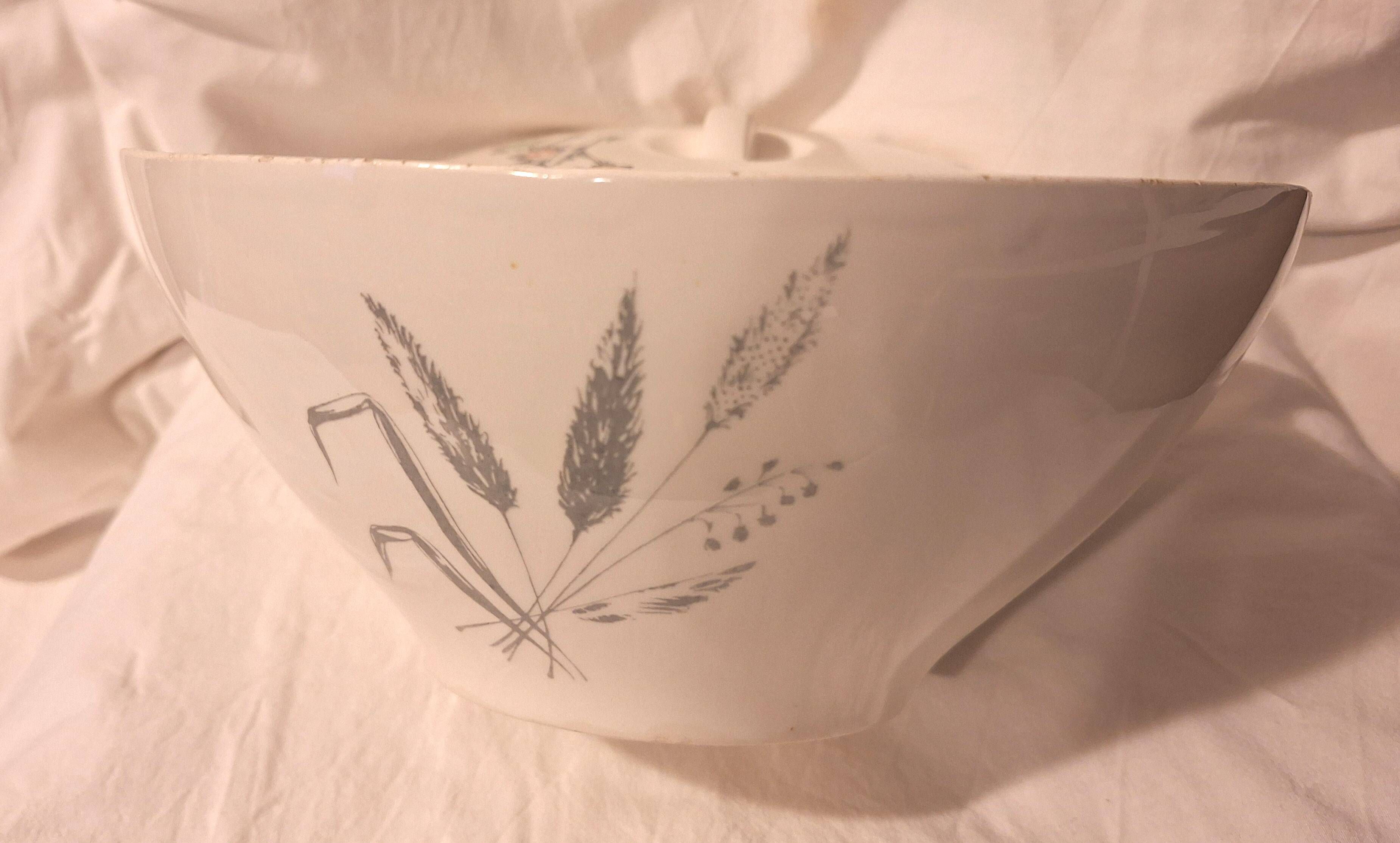 Gien porcelain soup tureen