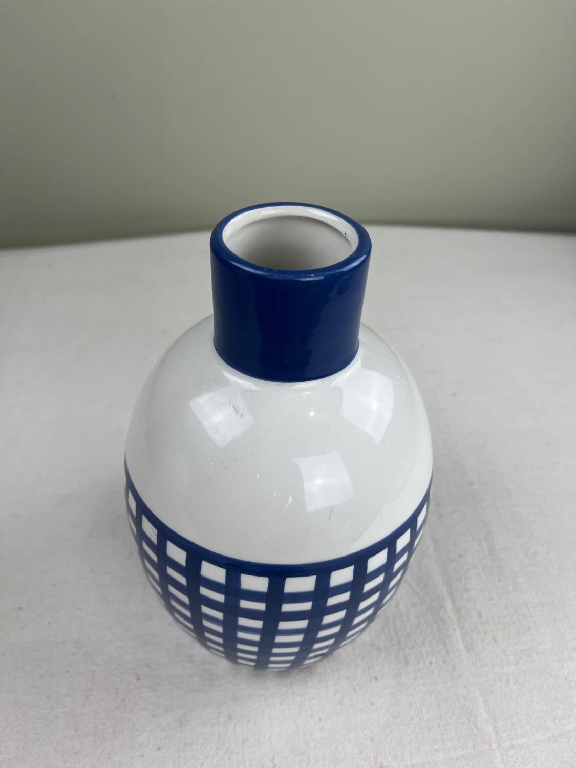 Graphic vase