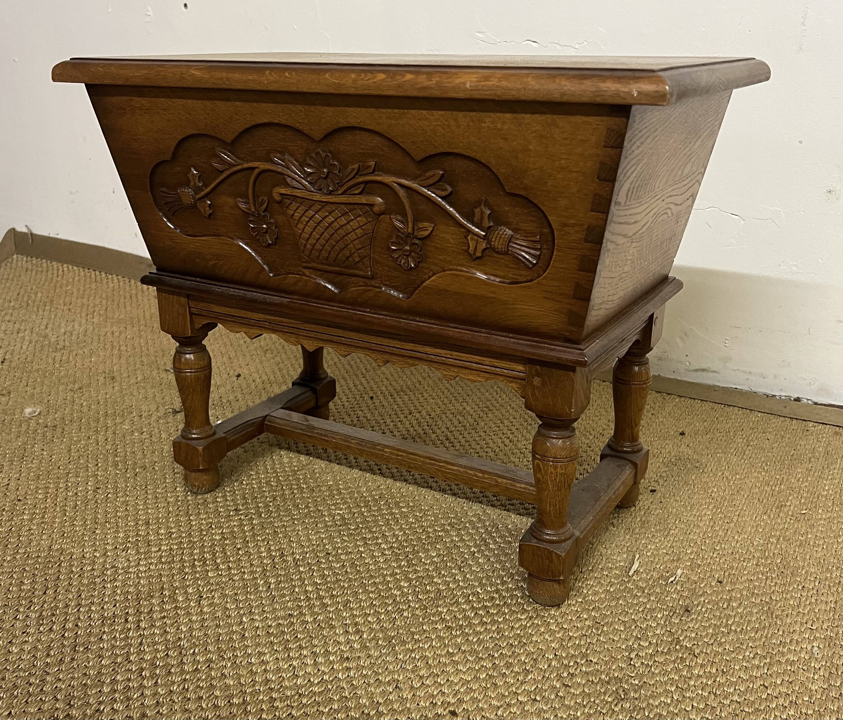 Small Chest / Old Vintage Worker