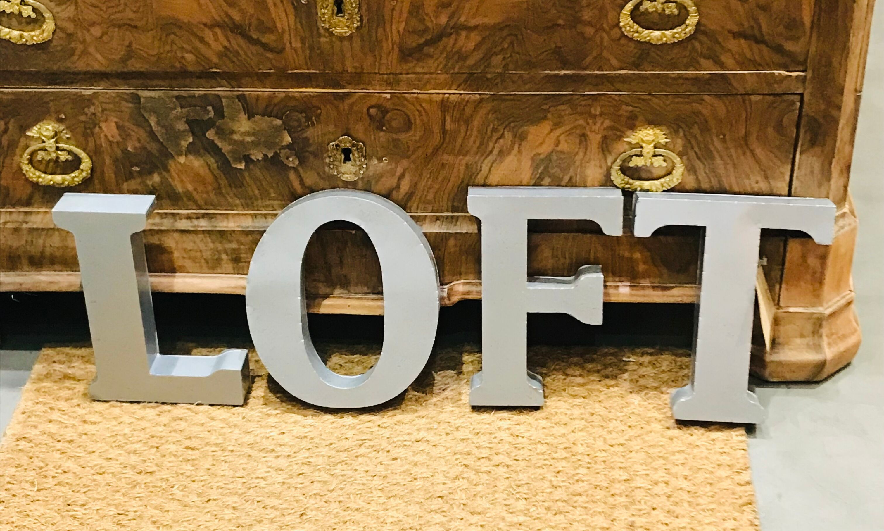 Zinc letters l o f t