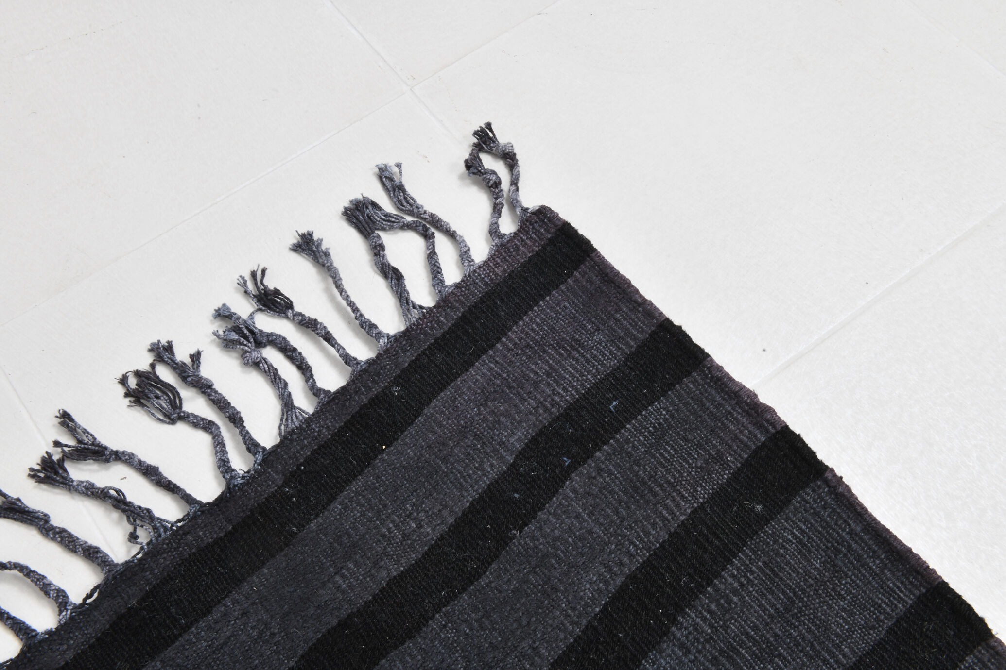 Gray & black oversize hemp rug 316x204cm