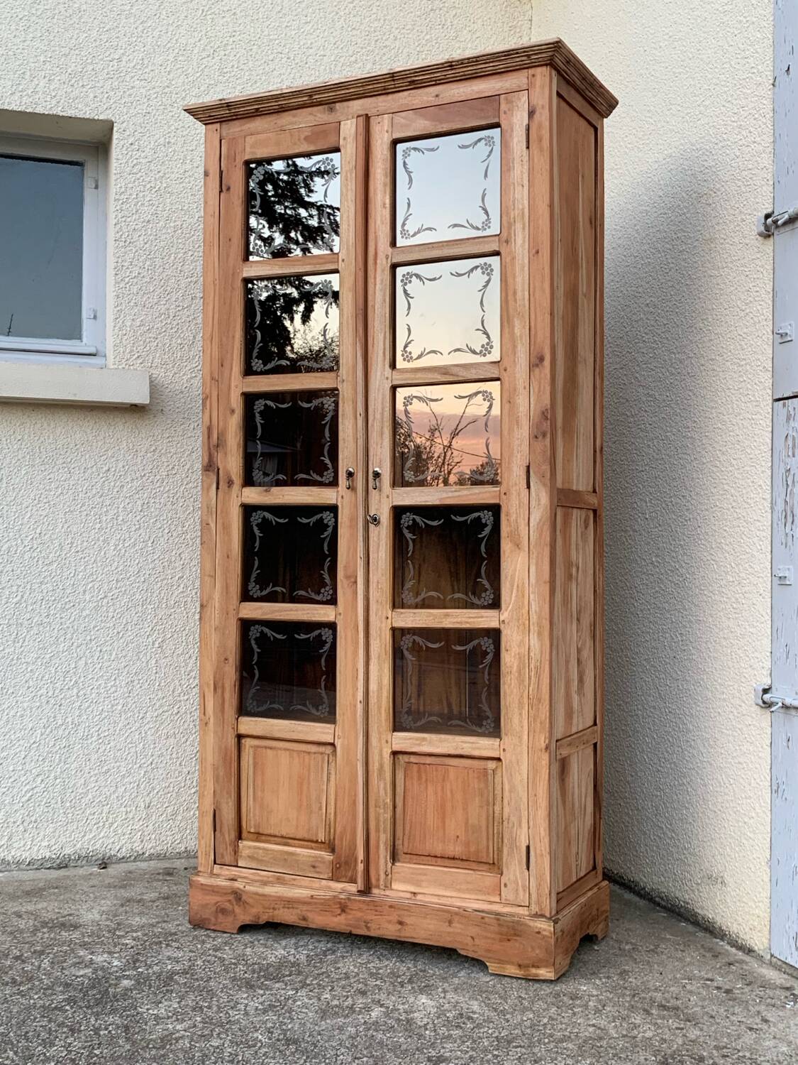 Parisian wardrobe in raw wood with engraved glass from 1920.